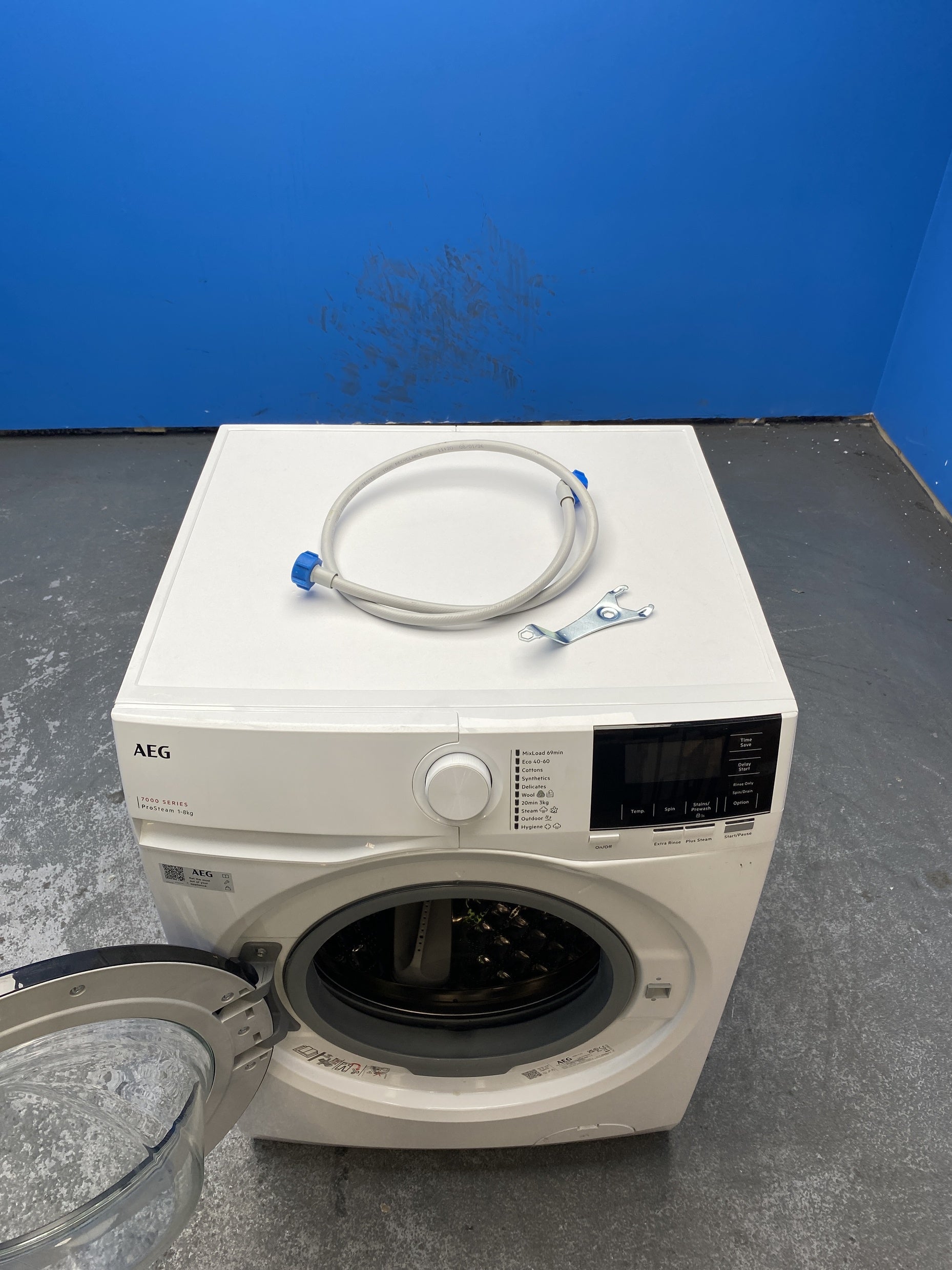 #GRC-156-007 - AEG LFR71844B 7000 8kg 1400rpm ProSteam Washing Machine
