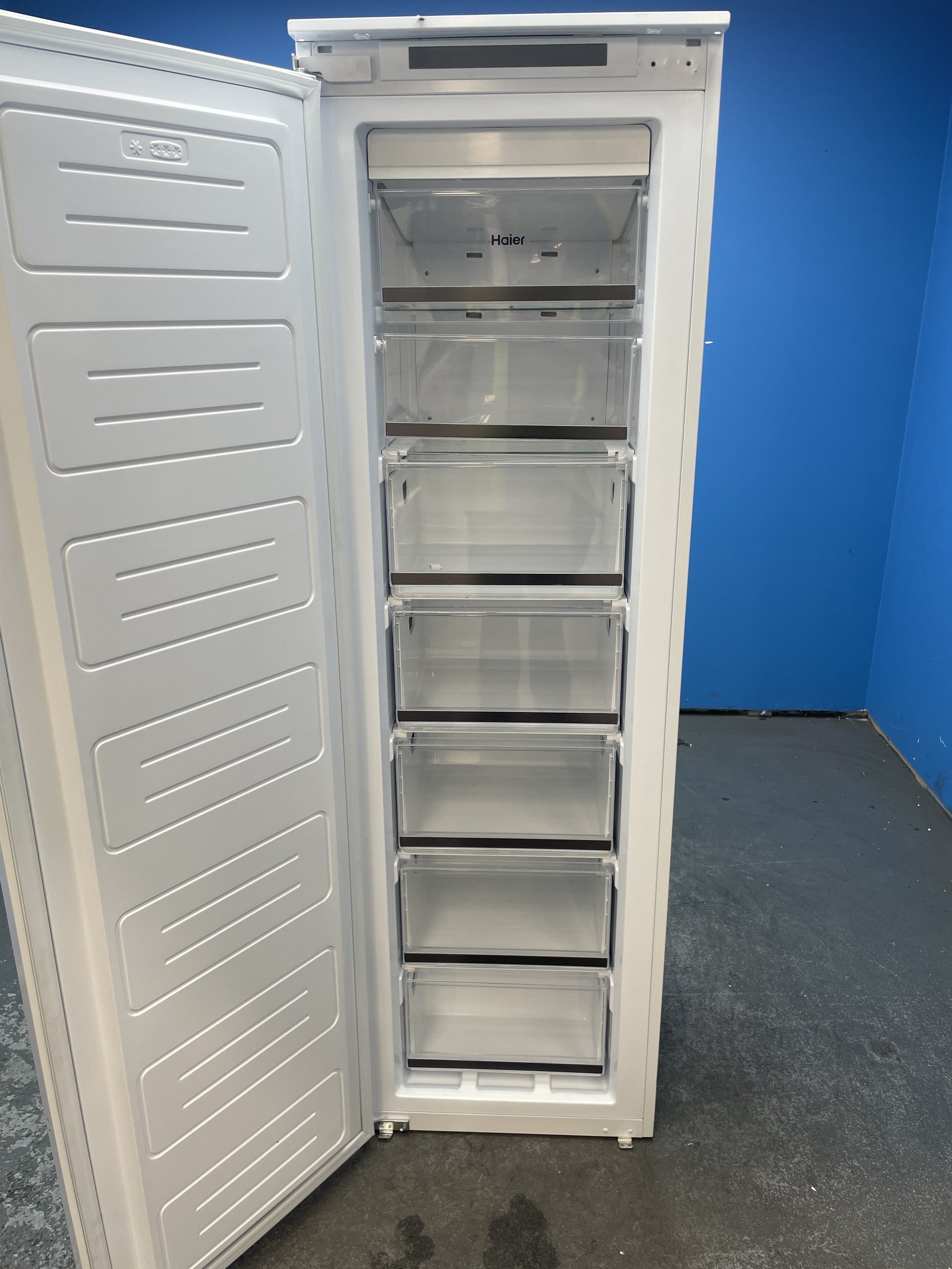#GRC-159-346 - Haier HAUN518EWK 200L Integrated Total No Frost Freezer