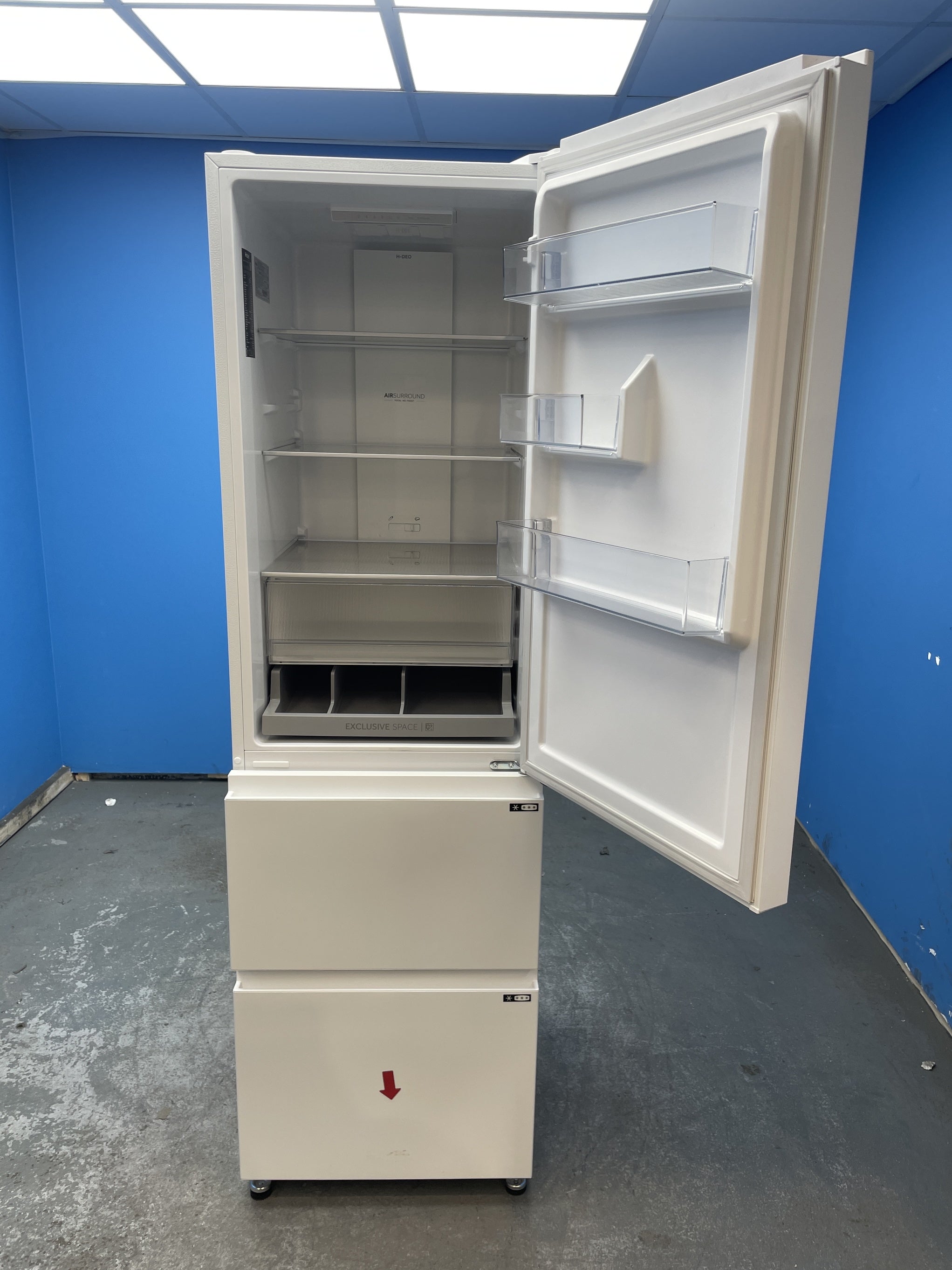 #GRC-153-860 - Haier 3D 55 Series 3 HTR3518ENMWK 60/40 Fridge Freezer