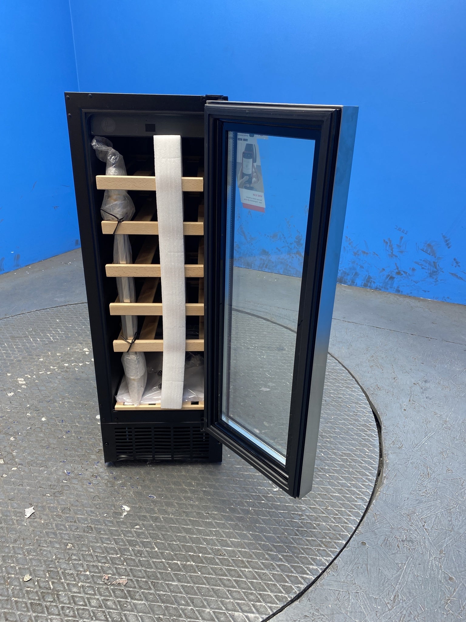 Hoover HWCB30UK/N 20 Bottles Wine Cooler