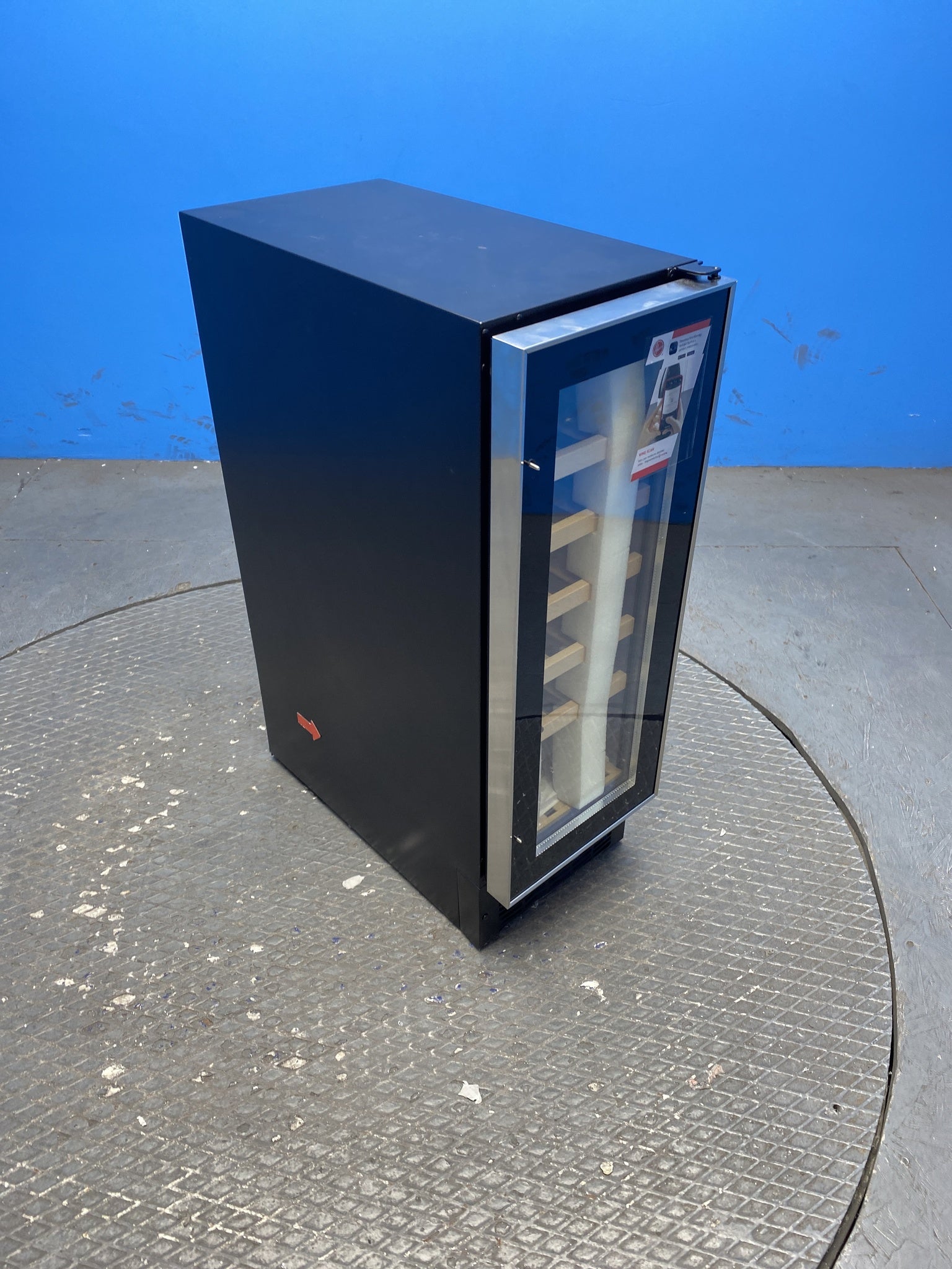 Hoover HWCB30UK/N 20 Bottles Wine Cooler
