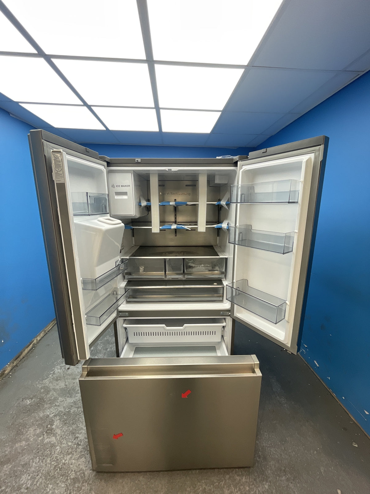 #GRC-163-160 - Hisense RF793N4SASE 612L French Door Fridge Freezer with Ice & Water