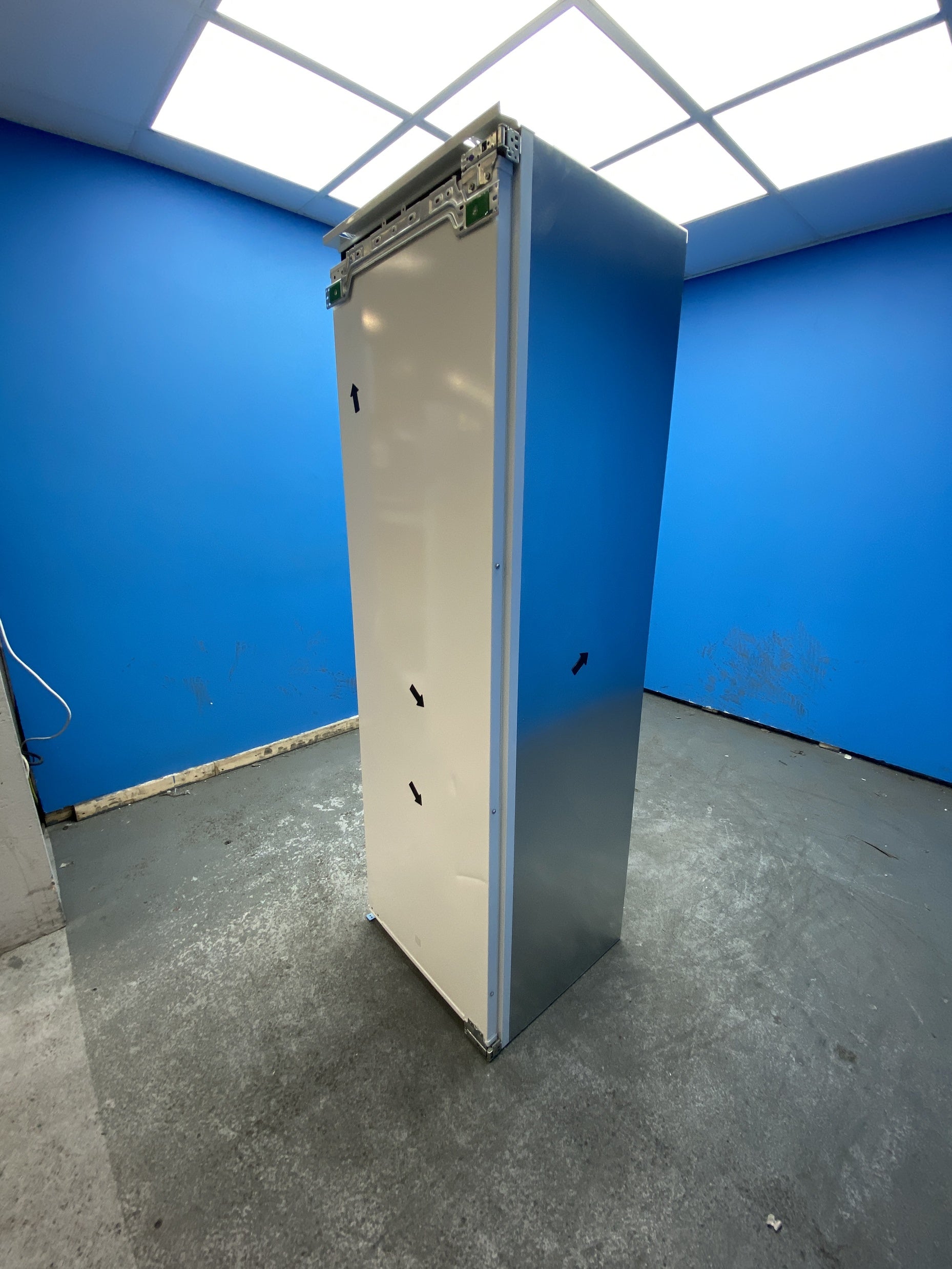 #GRC-156-014 - AEG NSK6D181EC 6000 DynamicAir 310L Integrated Larder Fridge