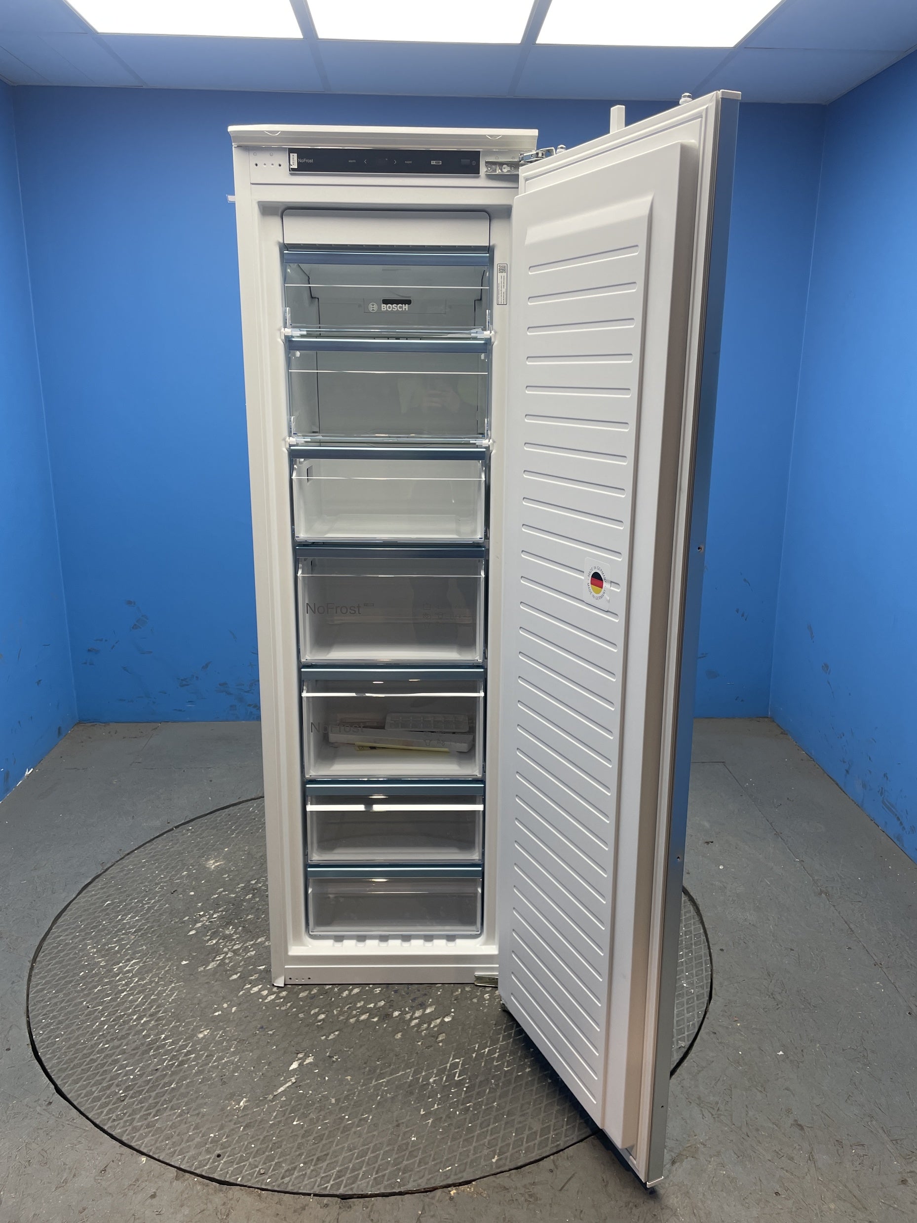 #GRC-148-986 - Bosch GIN81VEE0G Serie 4 Built-in Frost Free Upright Freezer