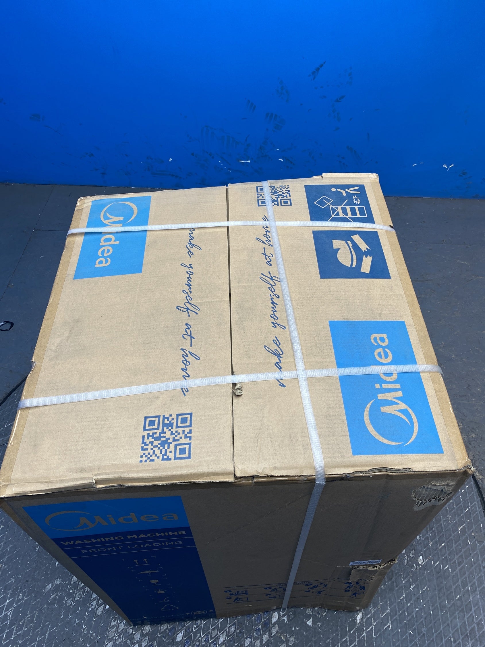 #GRC-158-861 - Midea MF20EW90WB 9kg 1300rpm Wi-Fi Washing Machine