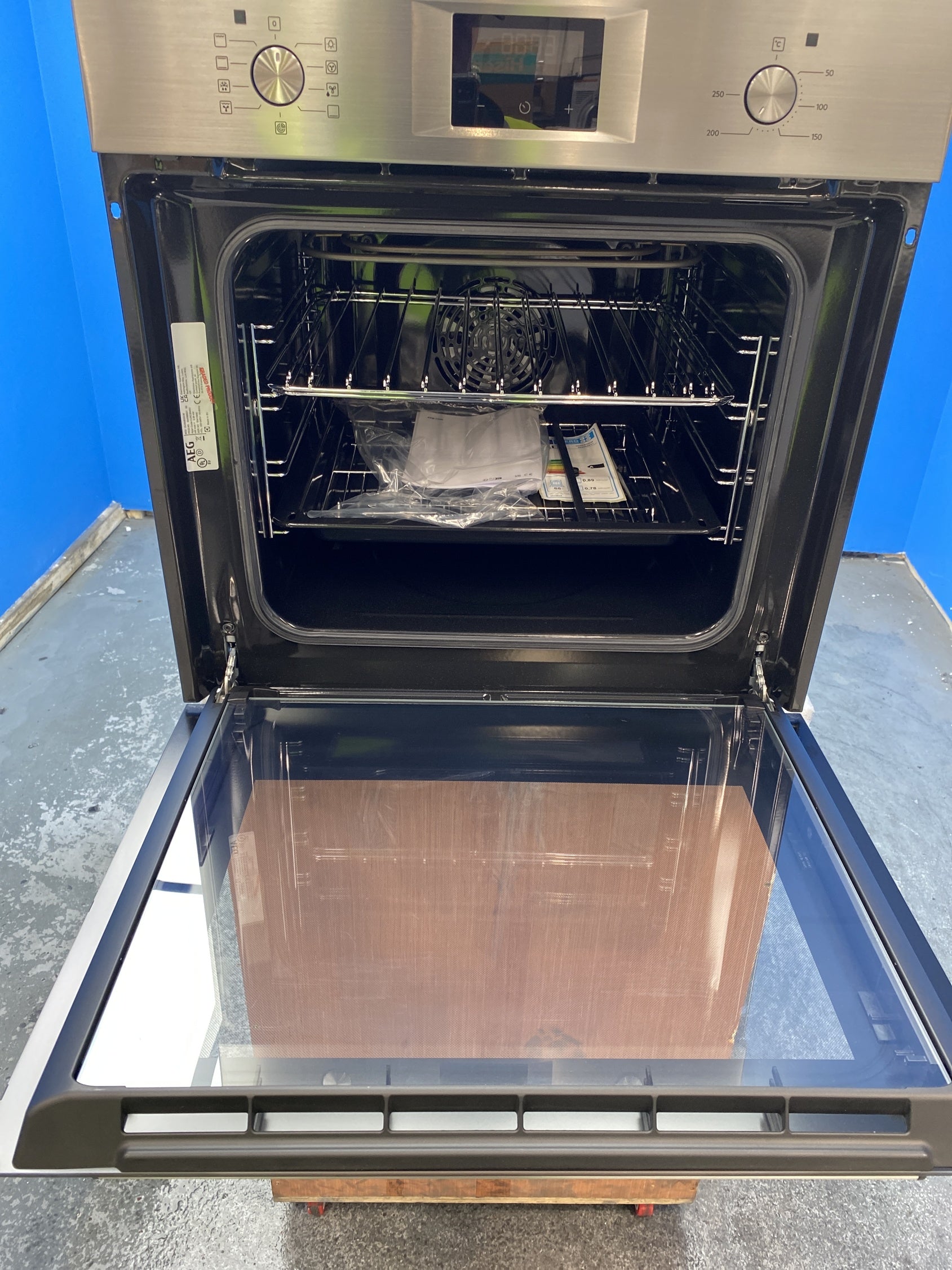 #GRC-155-982 - AEG 5000 SurroundCook OU5AB20CM Built-In Aqua Clean Oven