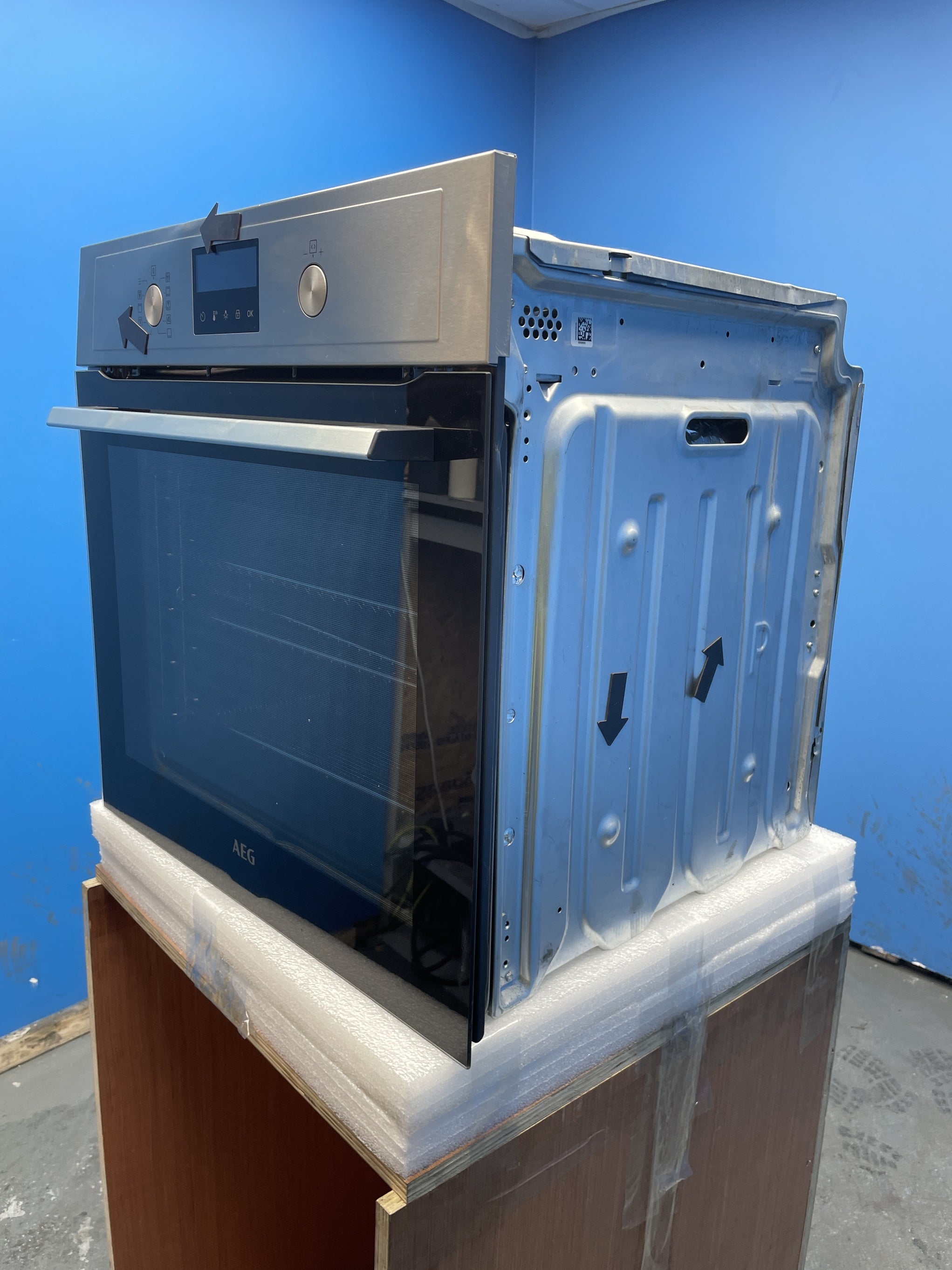 #GRC-142-769 - AEG BPX535A61M 6000 AirFry Pyrolytic Built-In Oven