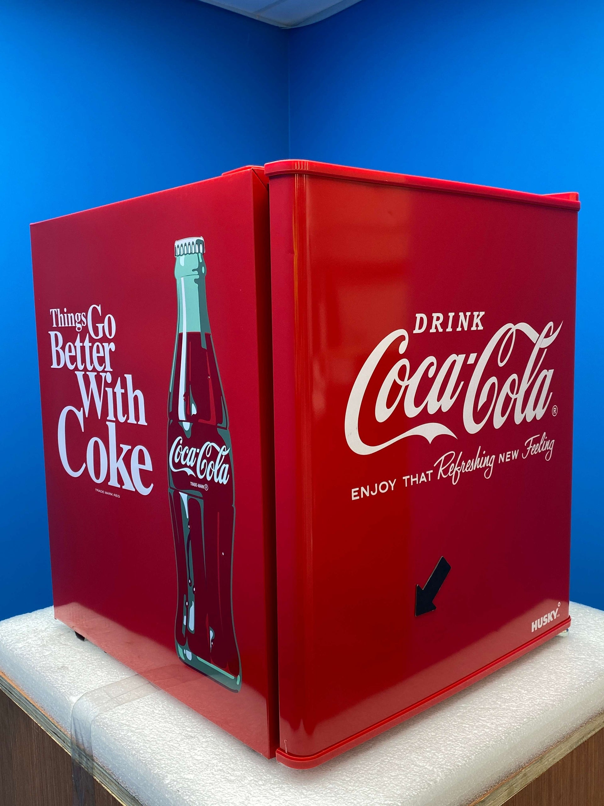 Husky HU0196 Licensed Coca-Cola Mini Drinks Fridge