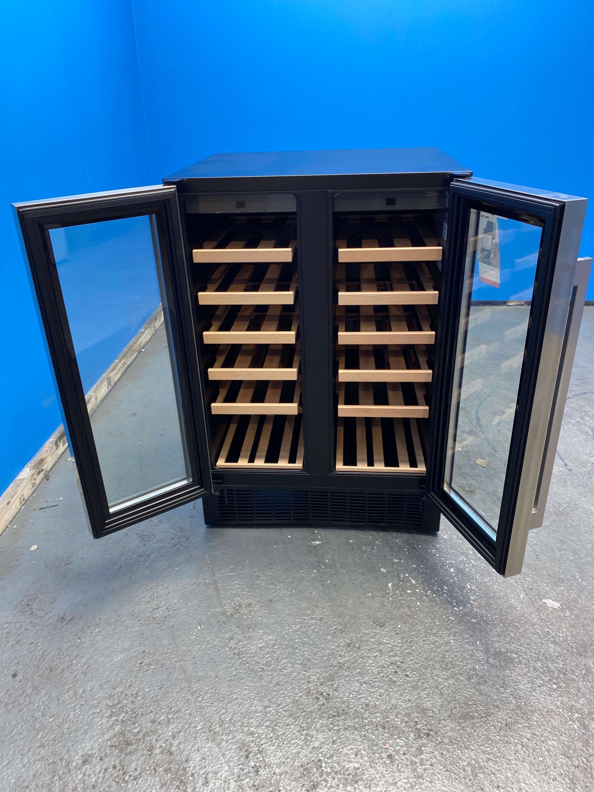 Hoover HWCB60DUK/N 38 Bottle Freestanding Wine Cooler