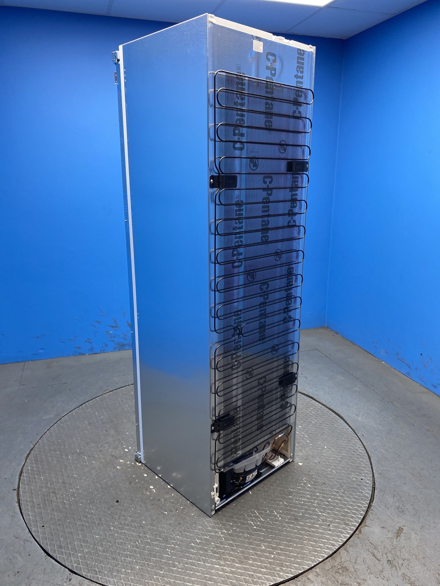 Bosch 310L Integrated Tall Fridge with MultiBox XXL