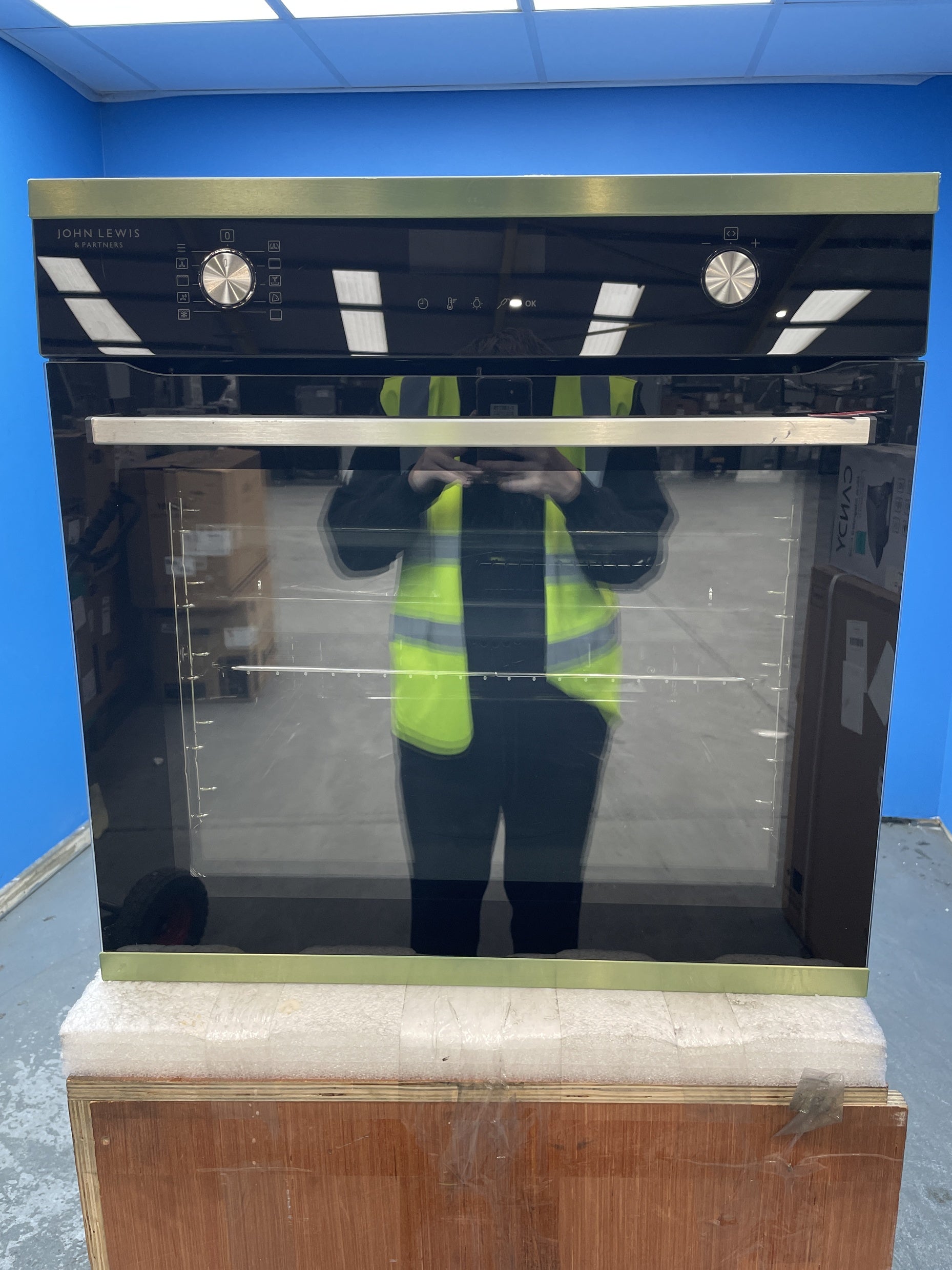 #GRC-154-701 - John Lewis JLBIOS645 Built-In Electric Self Cleaning Single Oven