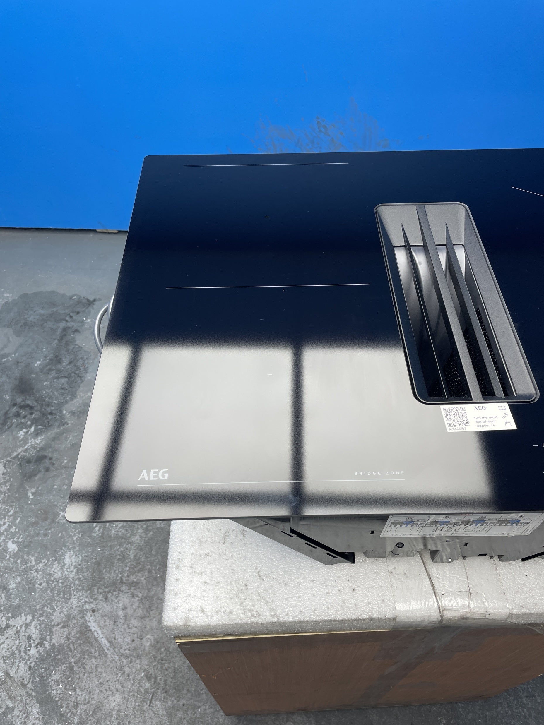 #GRC-154-103 - AEG Series 6000 TCH74B01CB 70cm Hob2Hood Venting Induction Hob