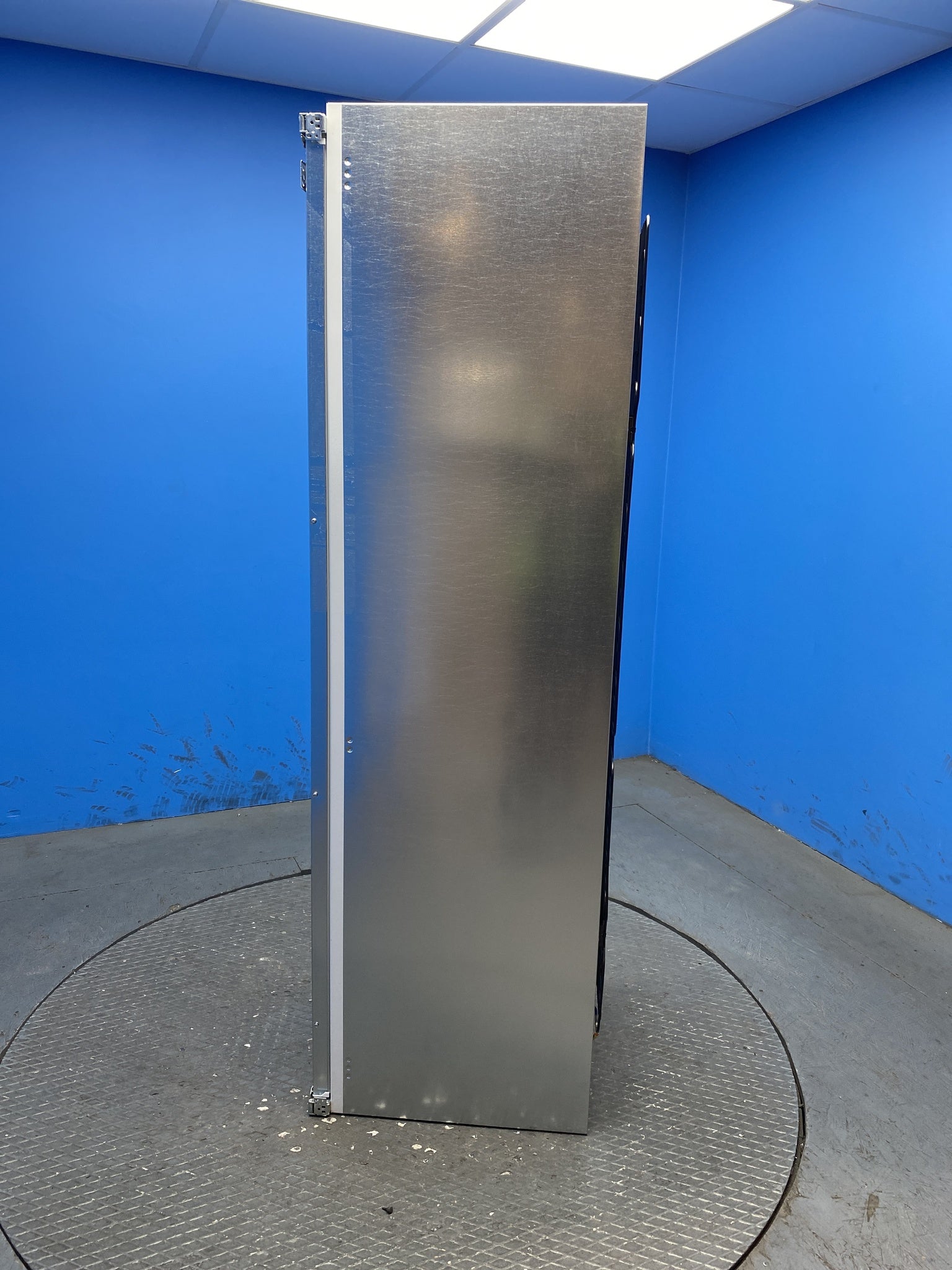 Bosch 310L Integrated Tall Fridge with MultiBox XXL