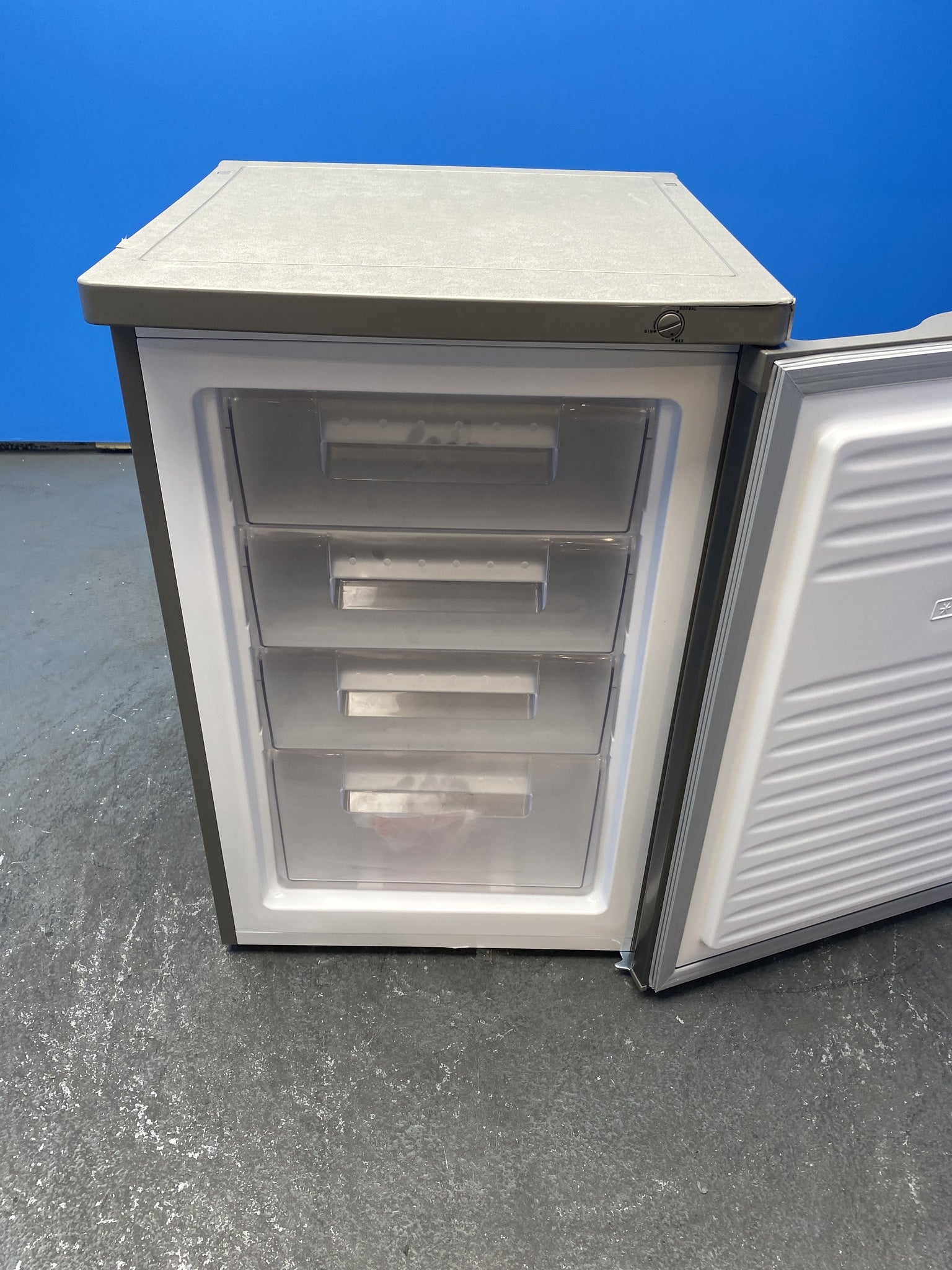 Igenix IG355X 91 Litre Under Counter Freezer