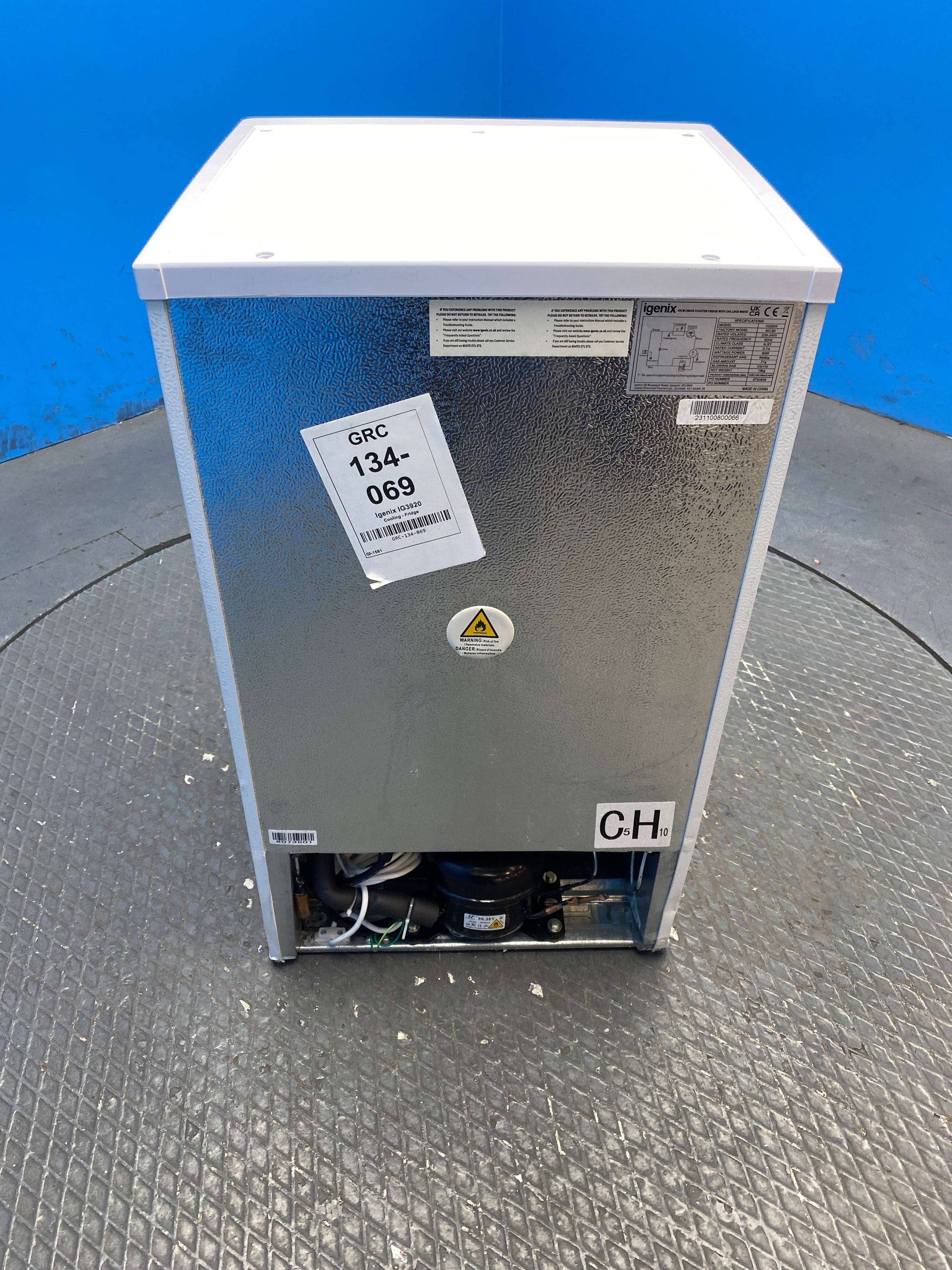 Igenix IG3920 91L Undercounter Fridge with Icebox