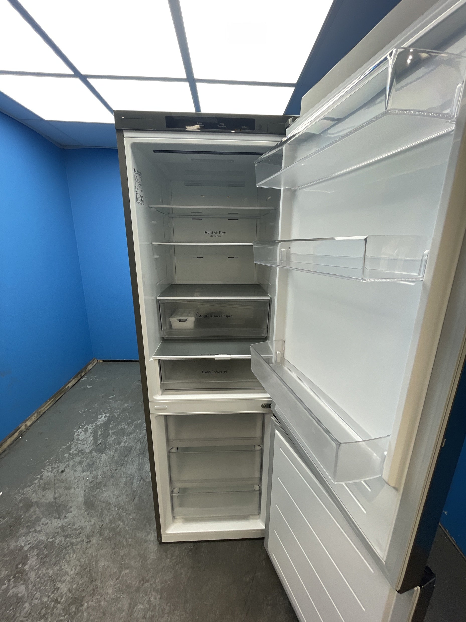 #GRC-163-237 - LG 344L NatureFRESH 60/40 Frost Free Fridge Freezer with DoorCooling