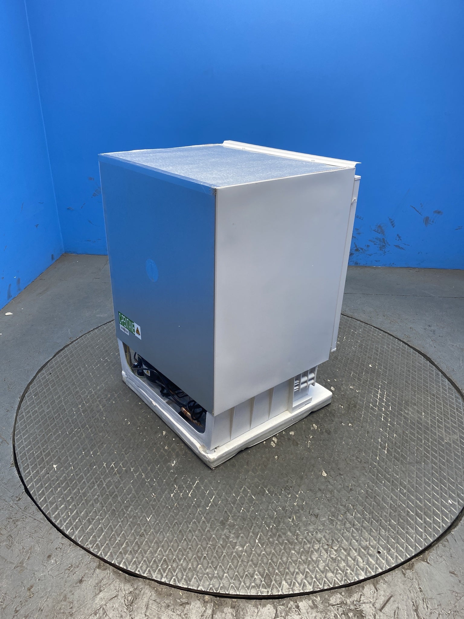 Candy CMLS68EWK Integrated 135L Under Counter Fridge