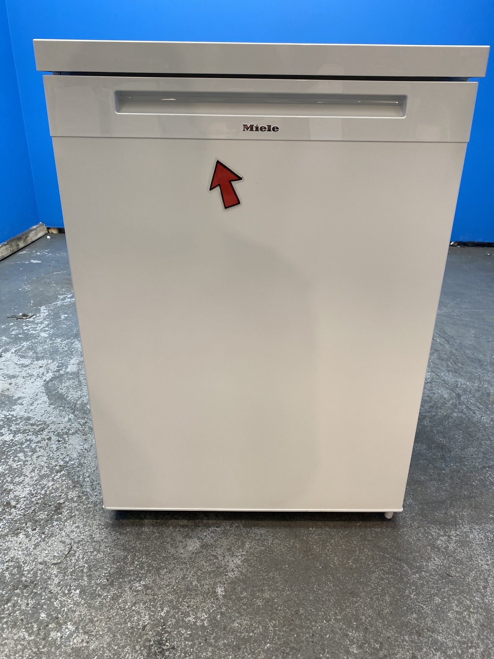 #GRC-143-525 - Miele K 4003 D 141 Litre Undercounter Larder Fridge