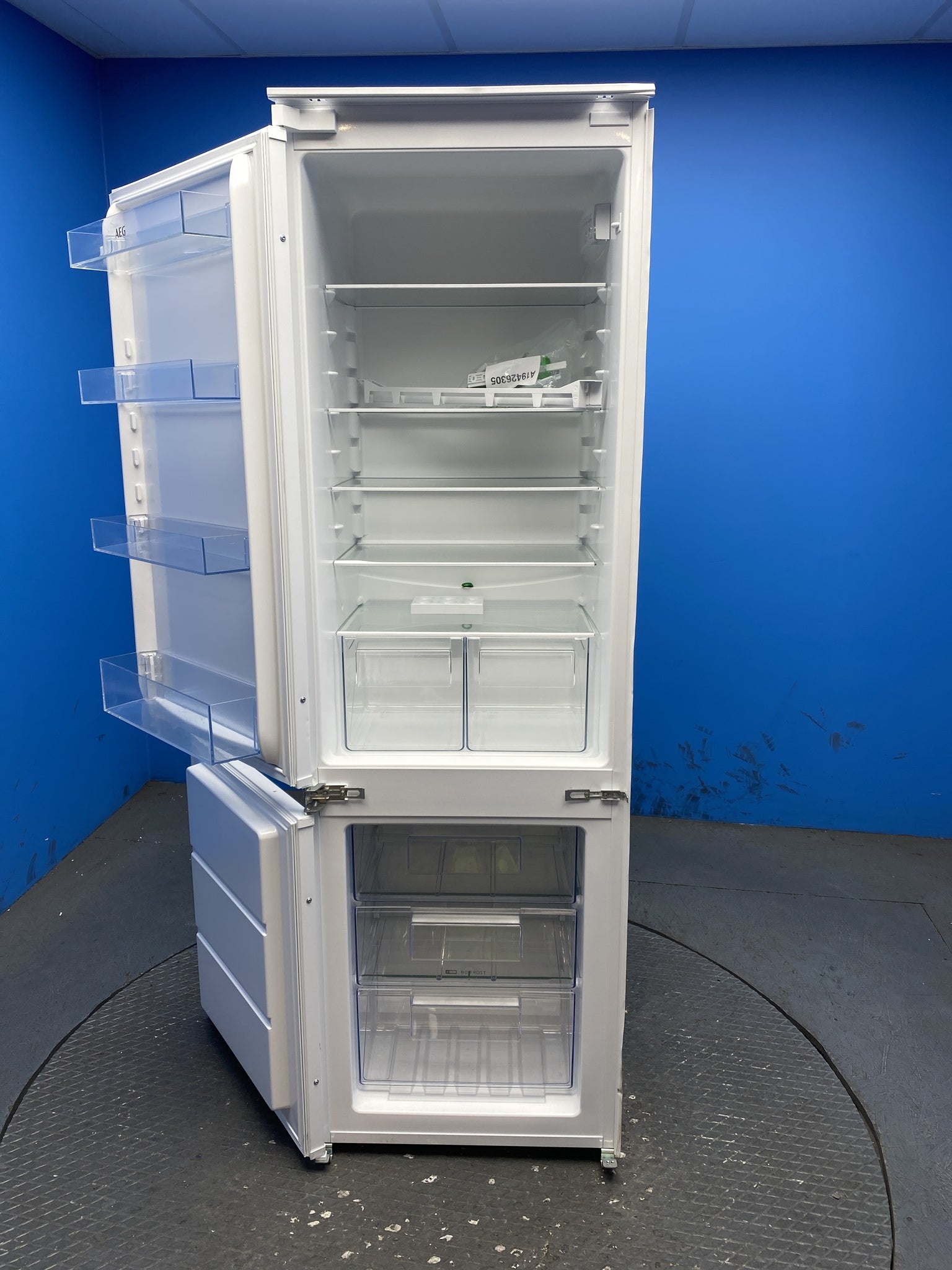 AEG OSC6N181ES 6000 TwinTech Integrated No Frost Fridge Freezer