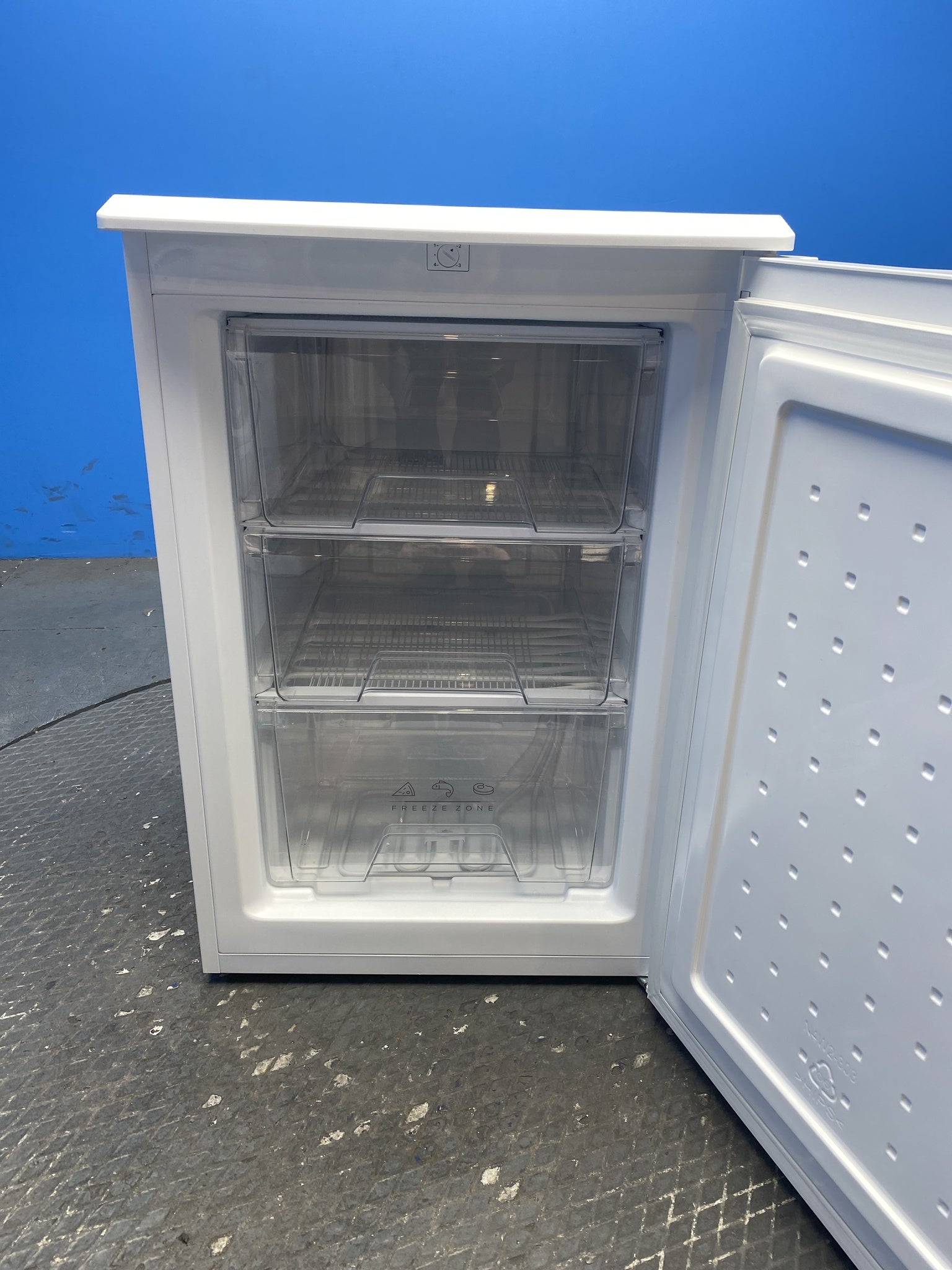 COMFEE' RCU83WH2(E) 88L Under Counter Freezer