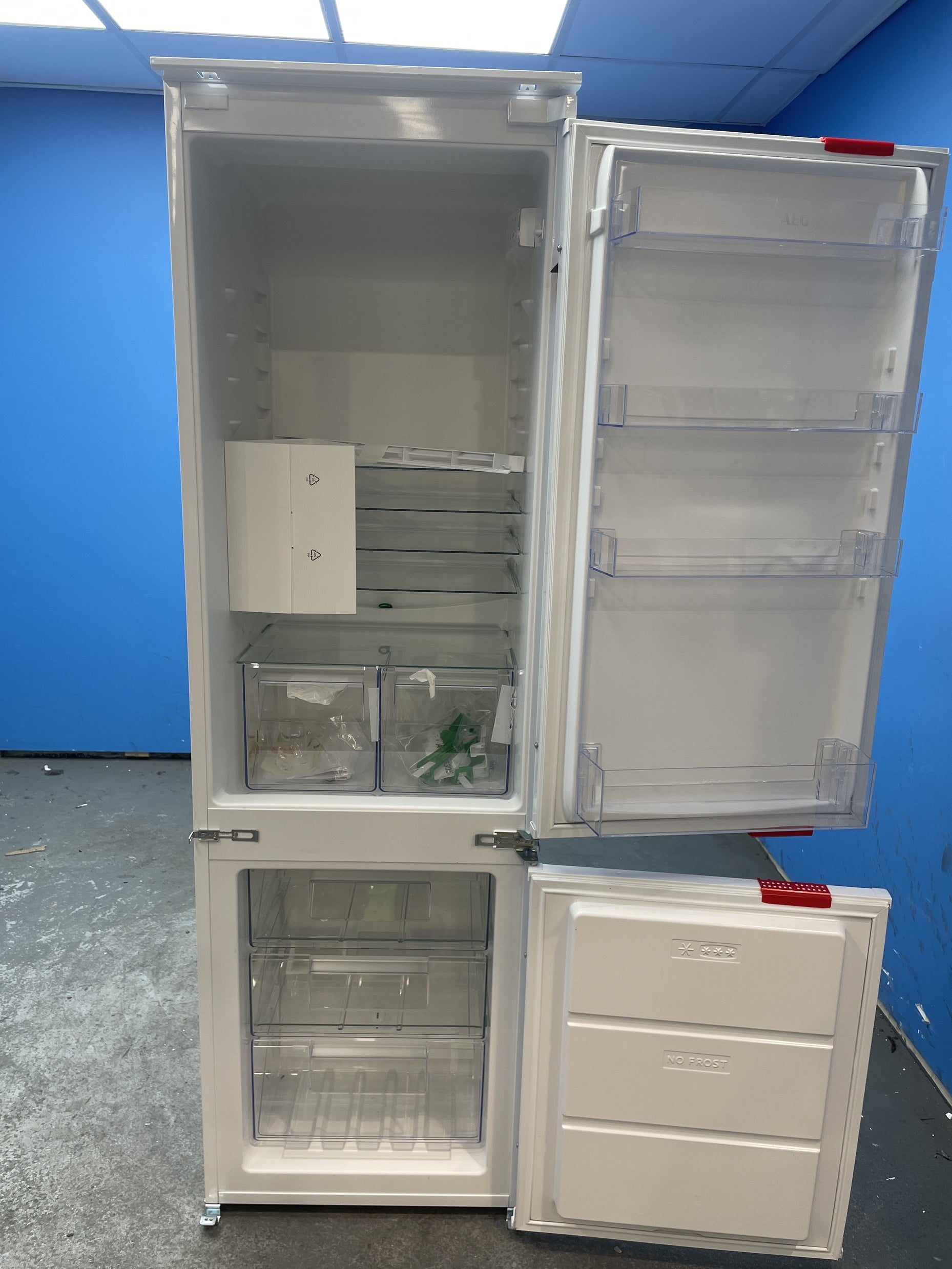 #GRC-158-312 - AEG OSC6N181ES 6000 TwinTech Integrated No Frost Fridge Freezer