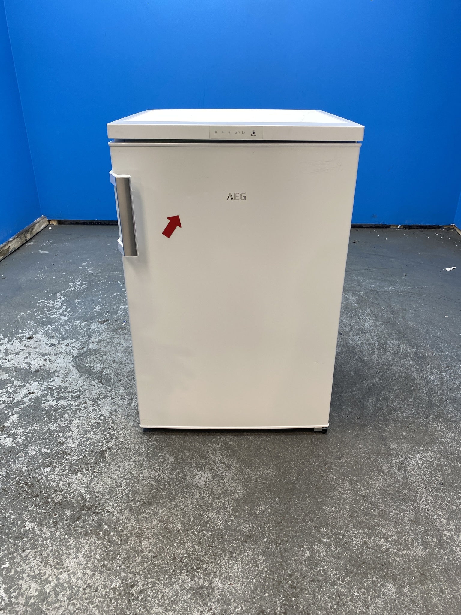 #GRC-155-988 - AEG 5000 Series OT5OR141DW Under Counter Larder Fridge
