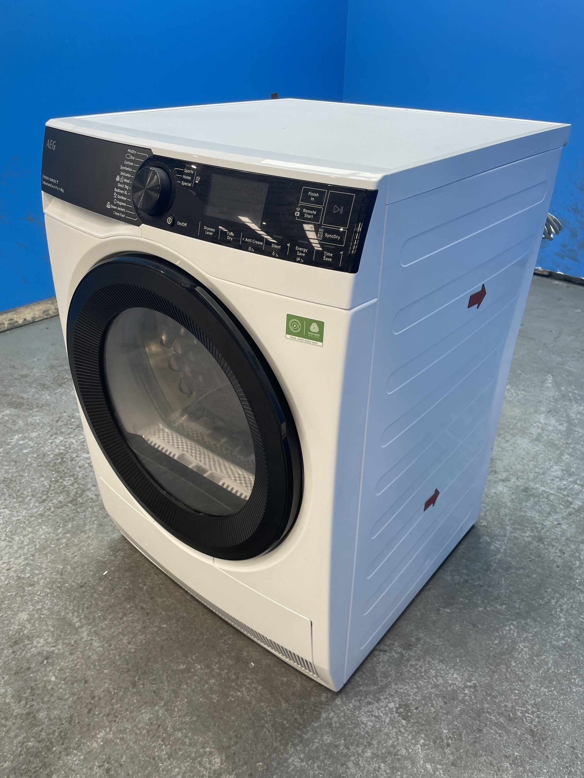 #GRC-154-127 - AEG TR948V4BC 8kg Heat Pump Tumble Dryer