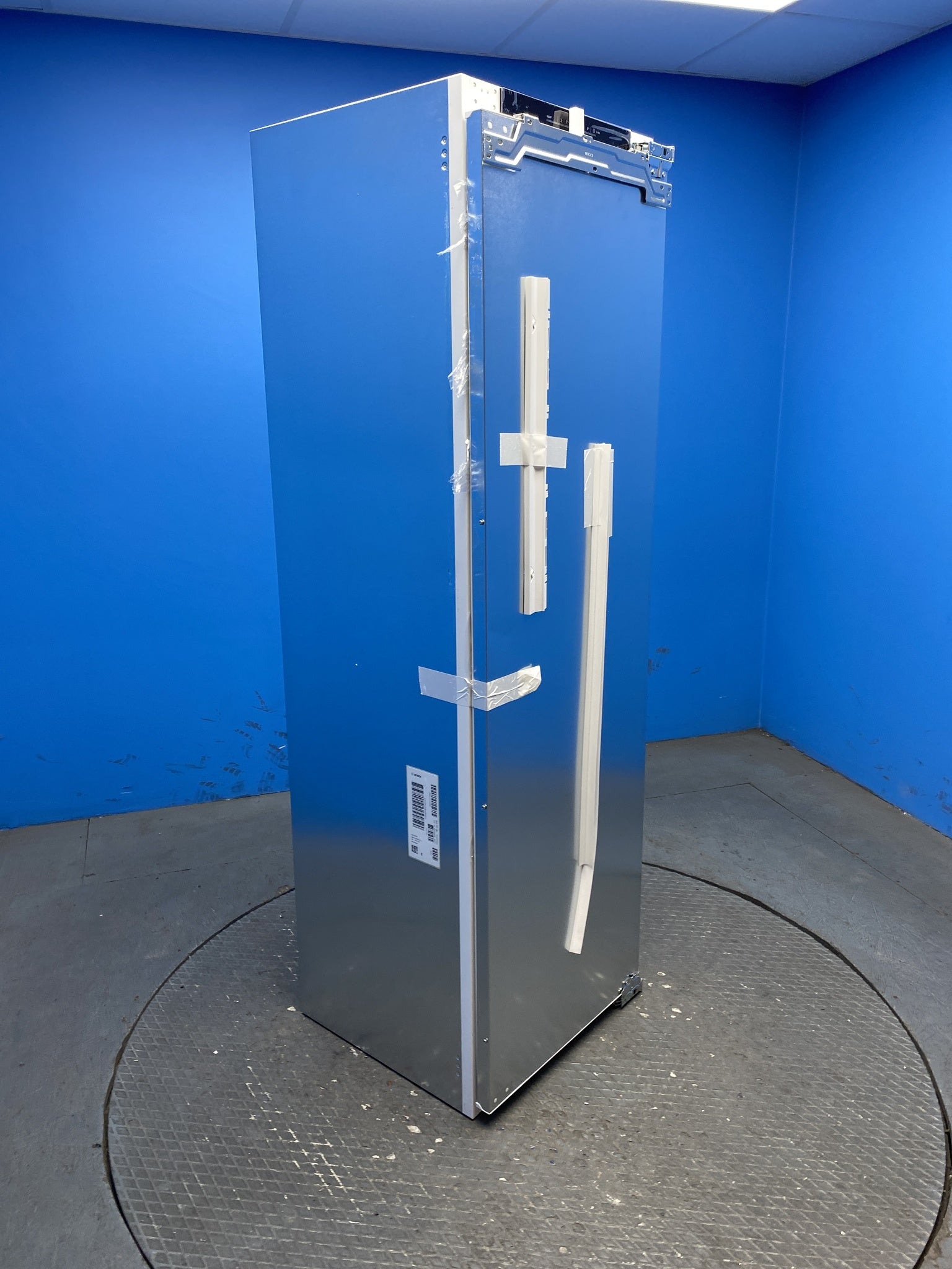 Bosch 310L Integrated Tall Fridge with MultiBox XXL