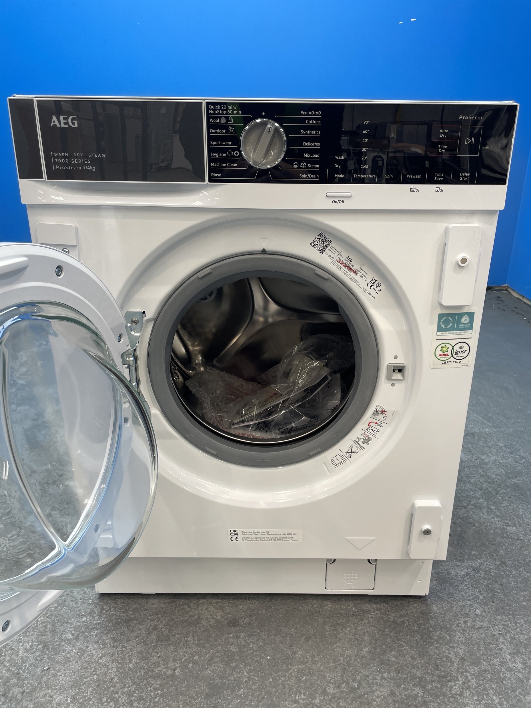 #GRC-158-236 - AEG L7WE74634BI 7000 Integrated 7/4kg 1600rpm ProSteam Washer Dryer