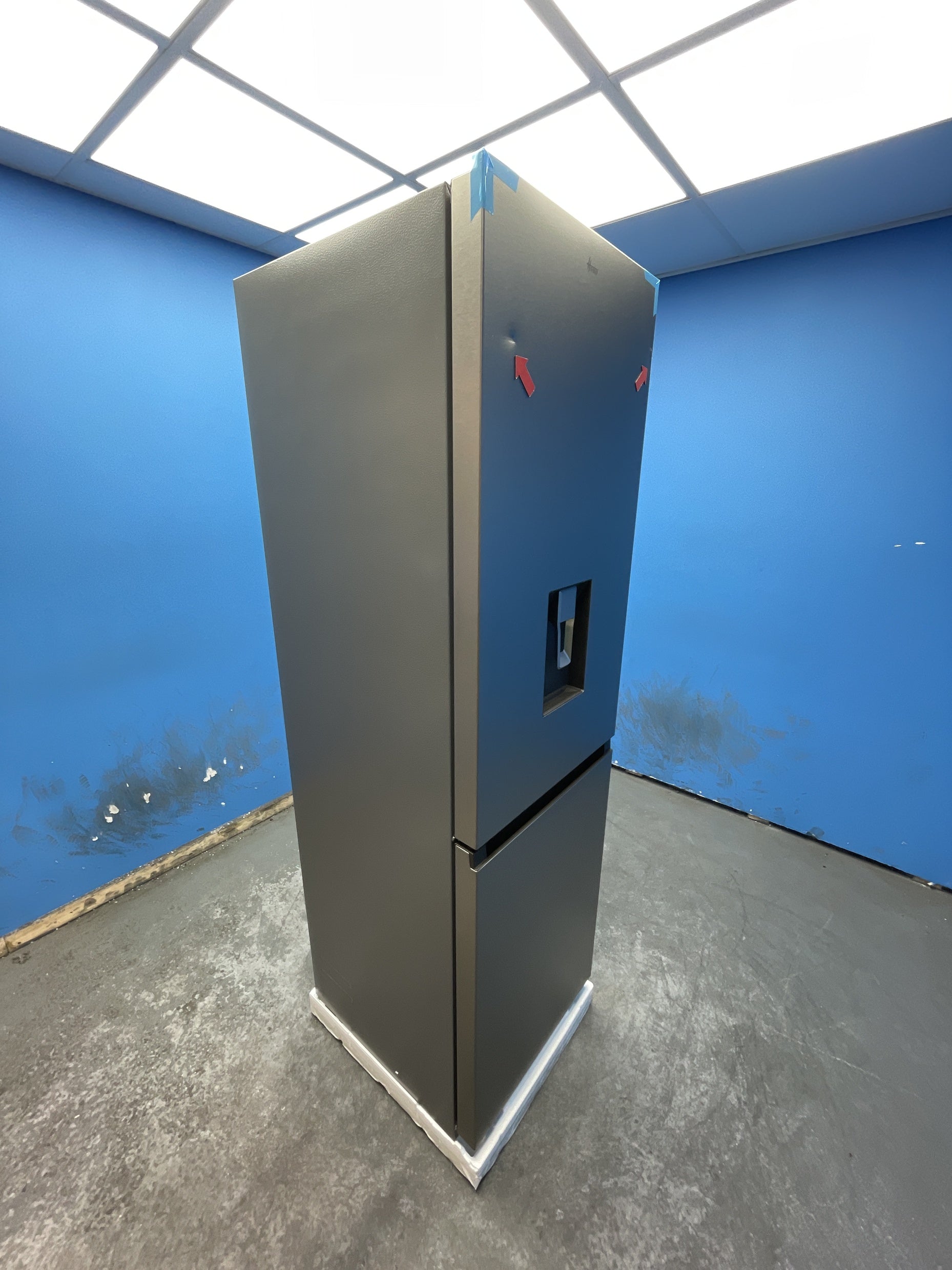 #GRC-163-448 - Hoover 55cm 50/50 Total No Frost Fridge Freezer – 303L Capacity, Non-Plumbed Water Dispenser, Inox