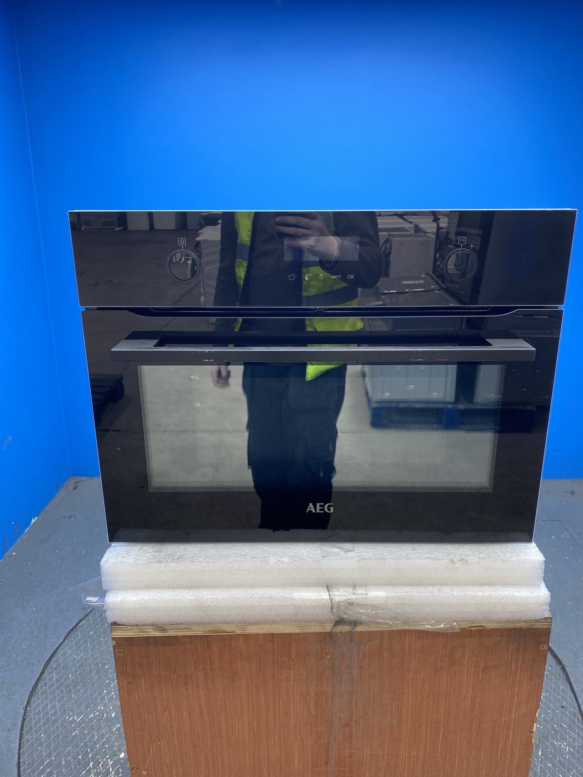 #GRC-142-777 - AEG KMK565060B 43L Built-In CombiQuick Microwave Oven