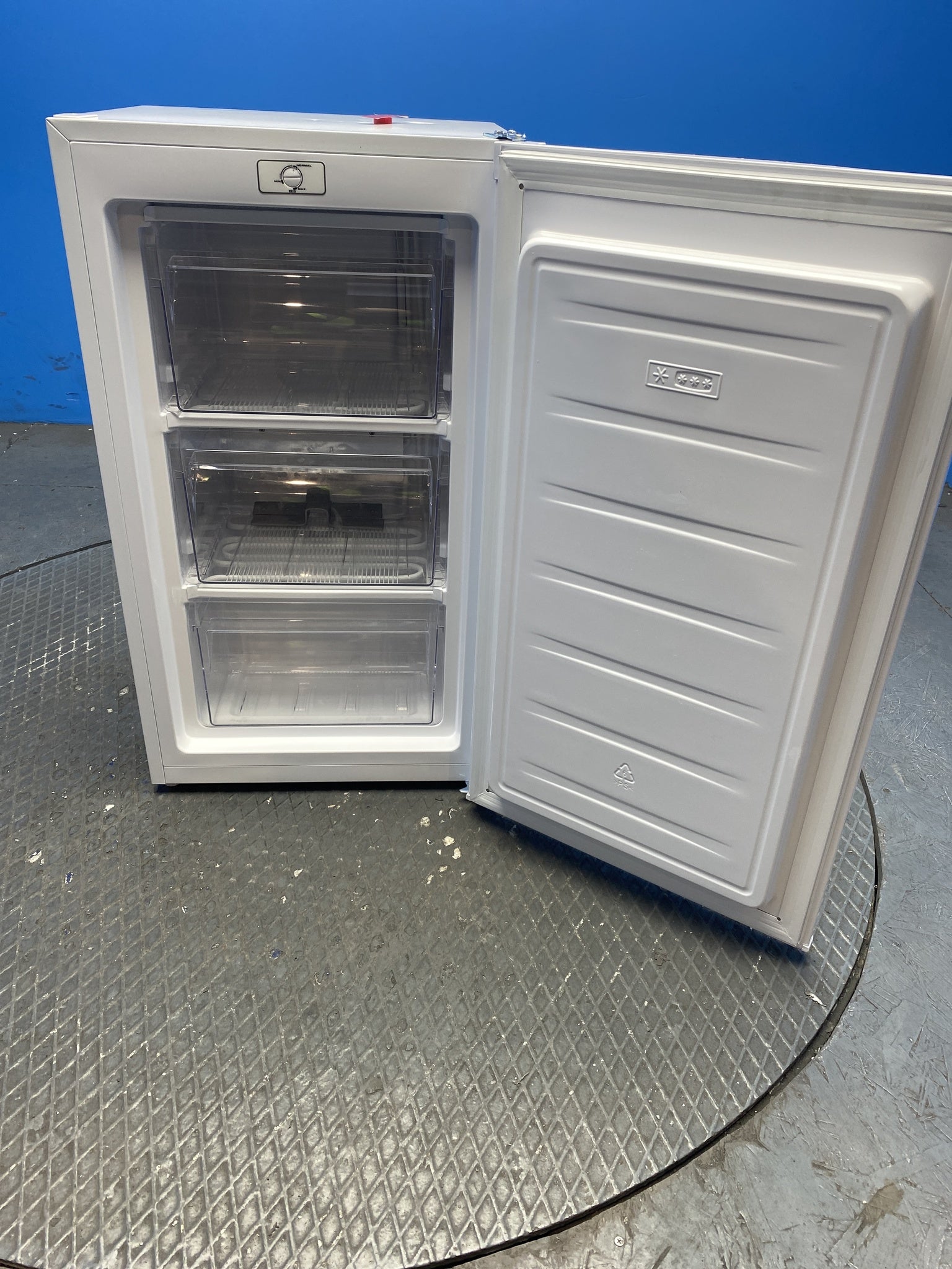 HYE RF01UCFR60W01 60L Under Counter Freezer