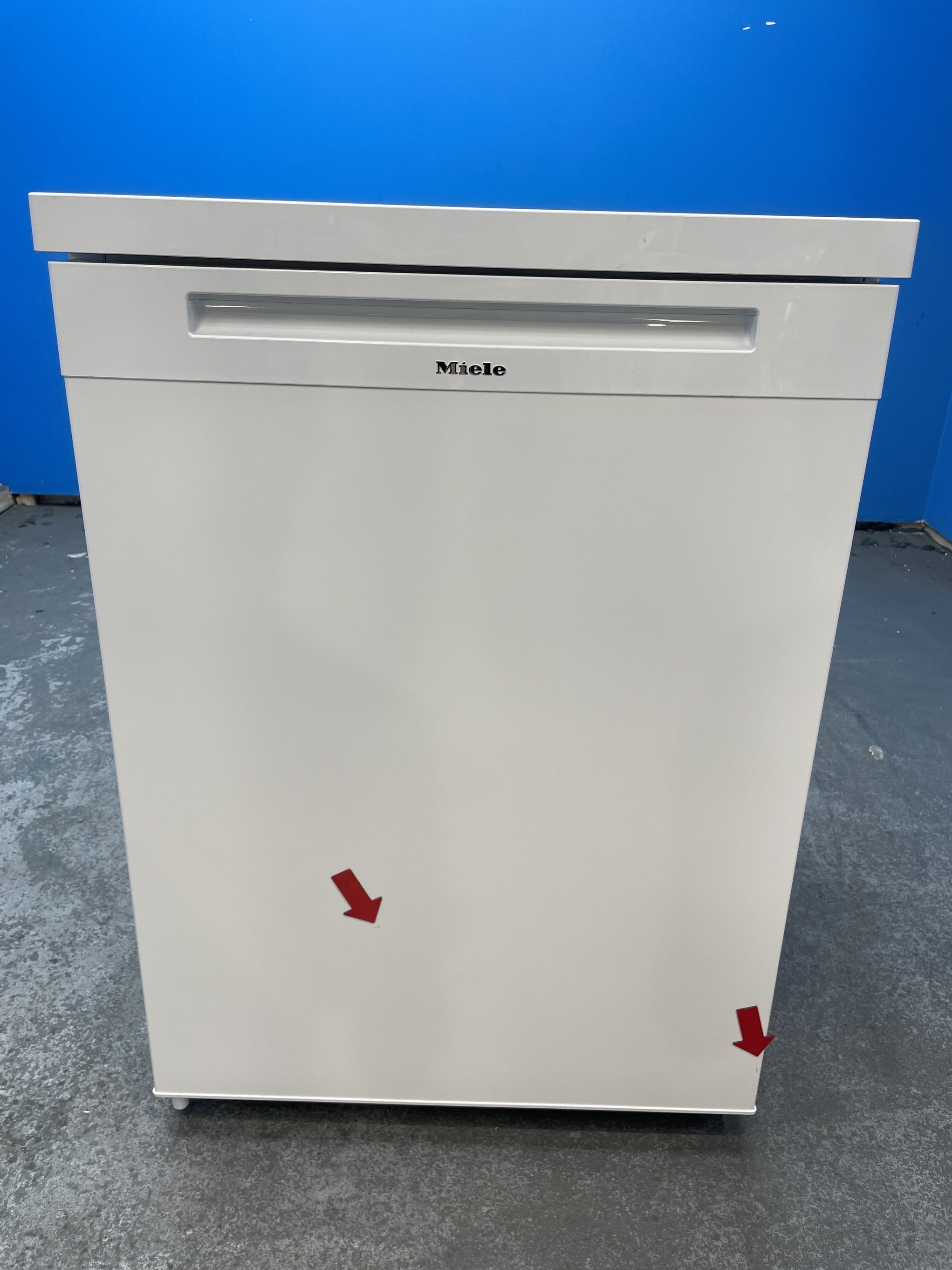 #GRC-158-103 - Miele K 4003 D 141 Litre Undercounter Larder Fridge