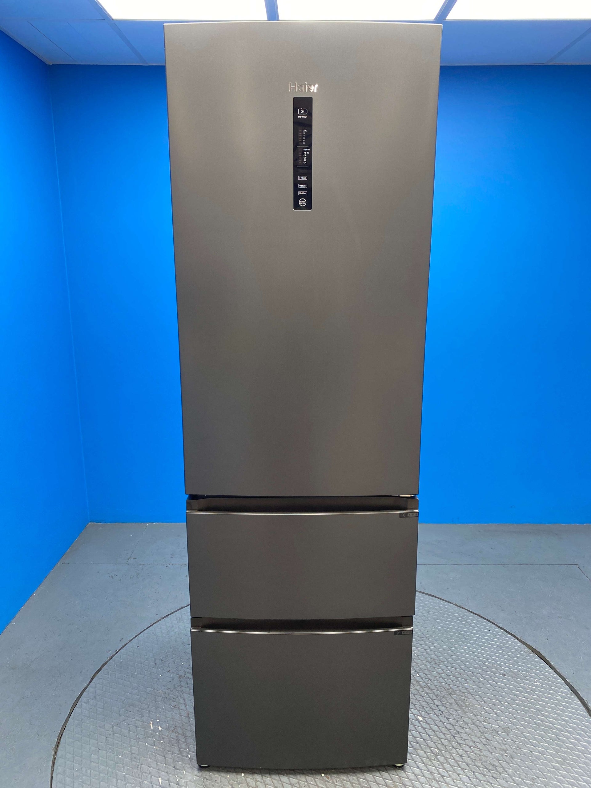 Haier Series 3 HETR3619ENPB 348L Total No Frost Fridge Freezer
