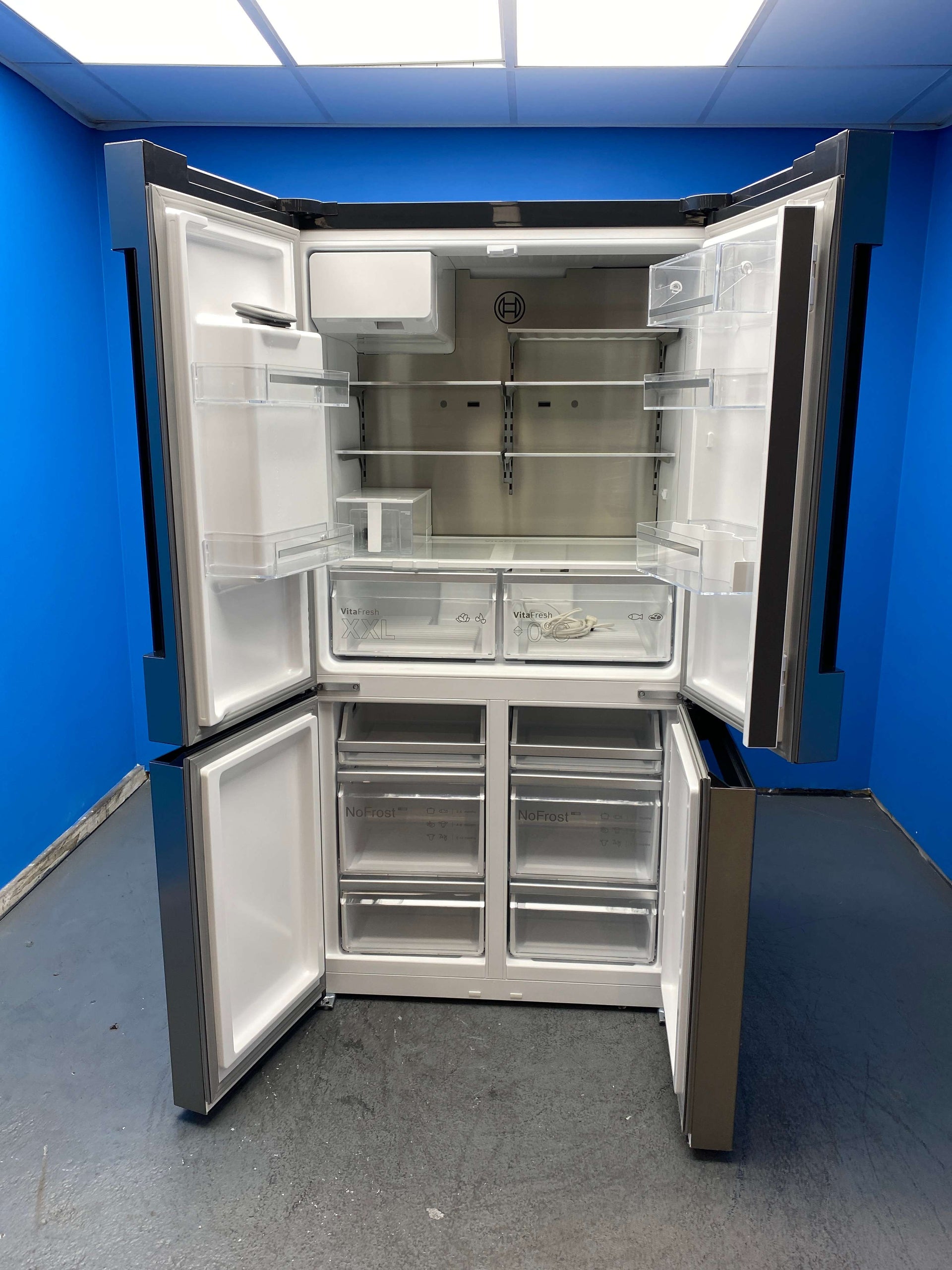 Bosch Series 6 KFI96APEAG 4-Door American Fridge Freezer