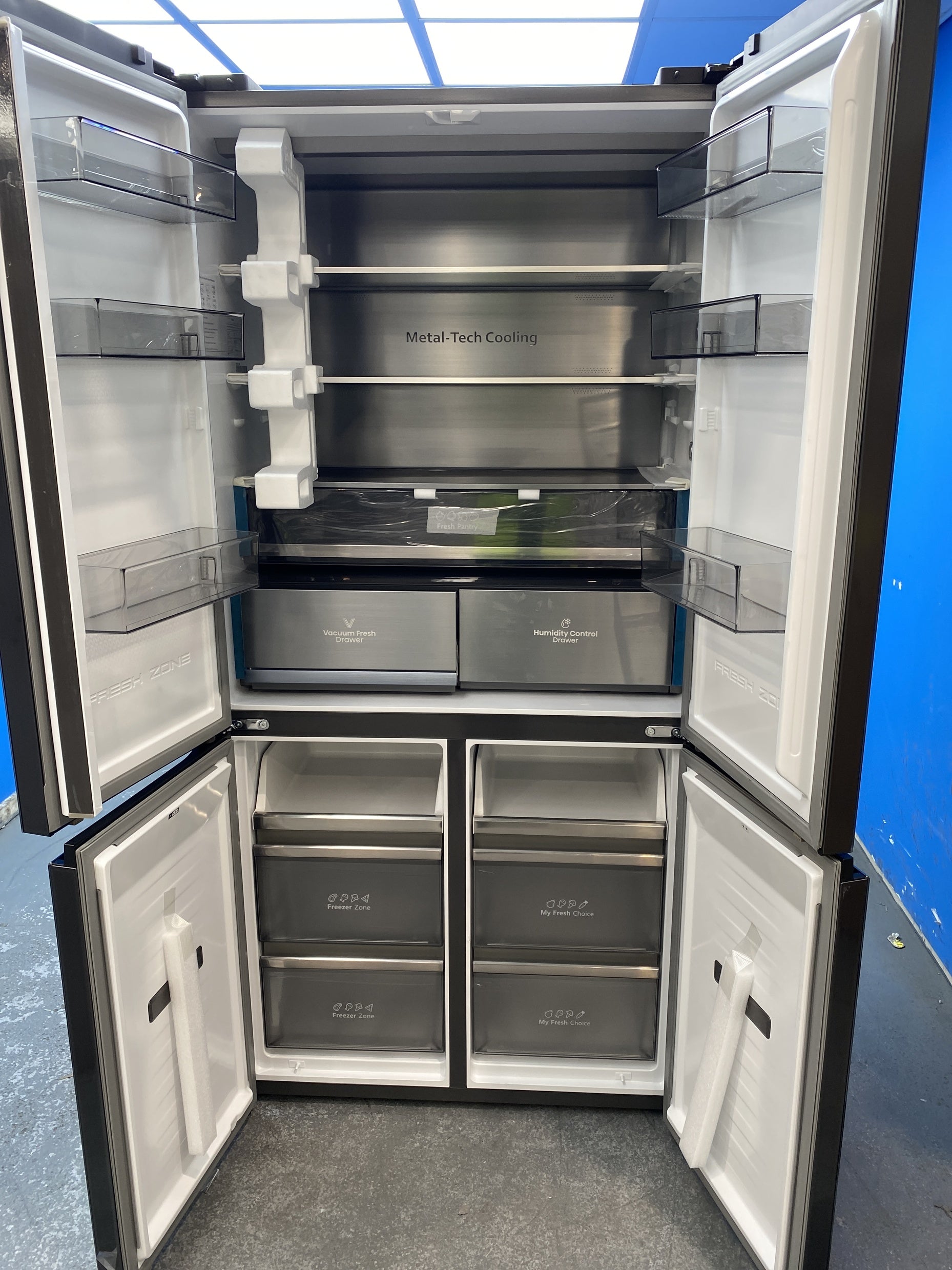 #GRC-157-639 - Hisense RQ768N4GBE KitchenFit Total No Frost American Fridge Freezer