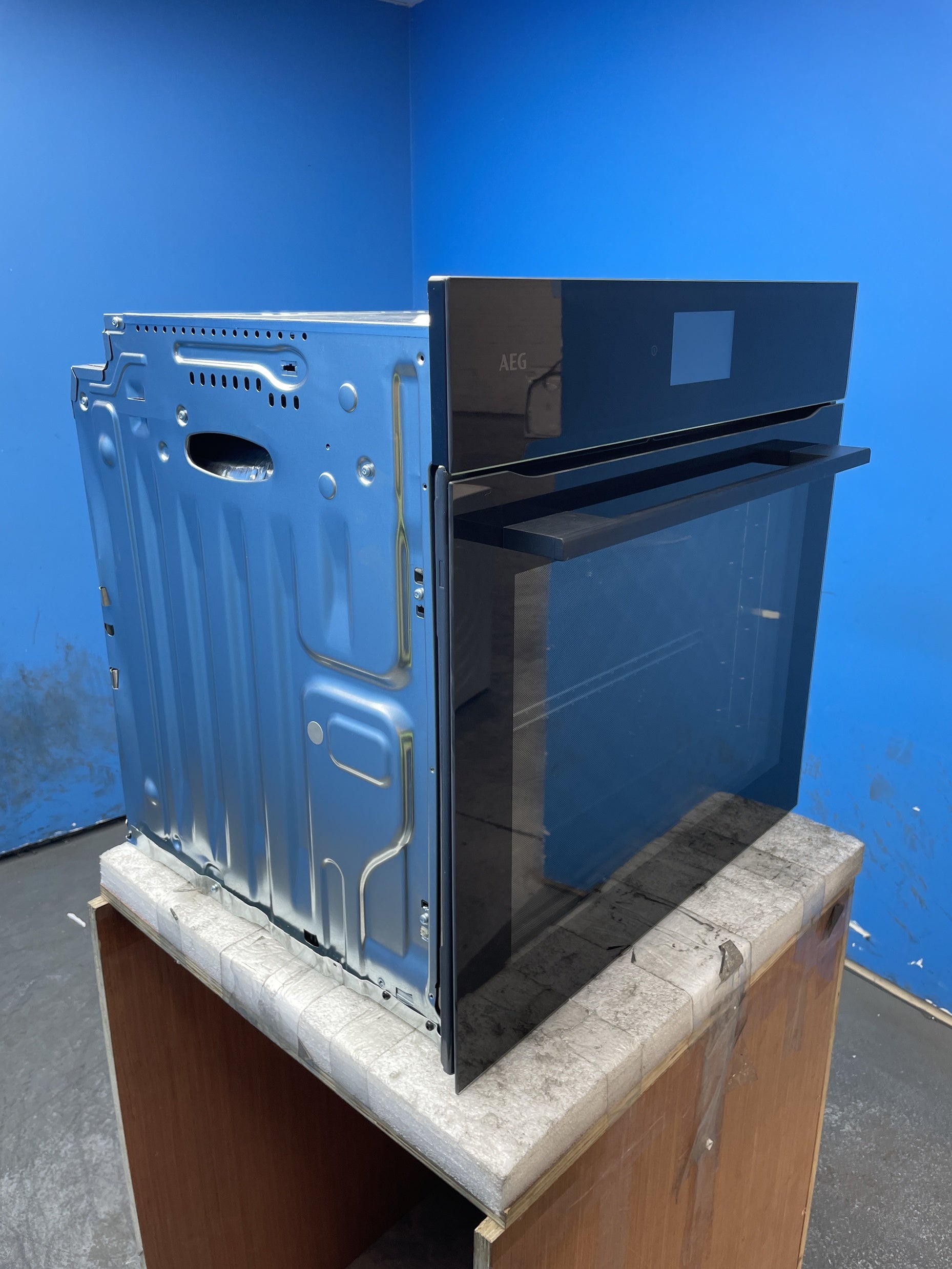 #GRC-158-264 - AEG NBE7P731AB 7000 MealAssist Pyrolytic Built-In Single Oven