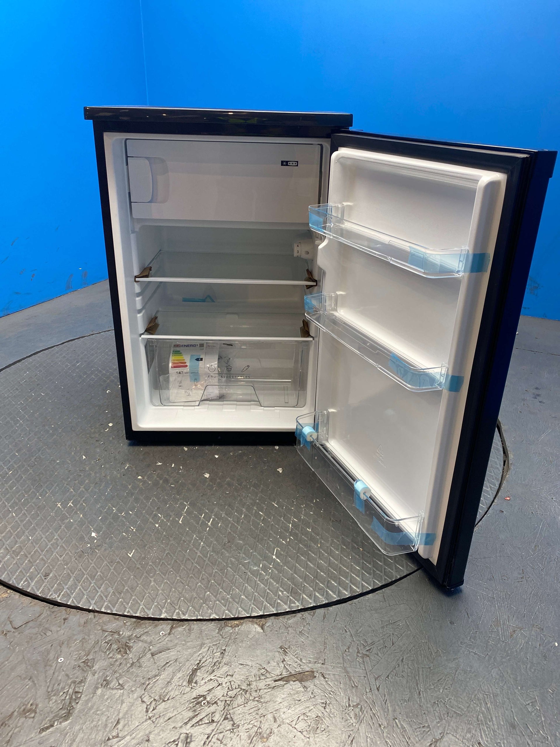 Igenix IG155B 109 Litre Under Counter Fridge with Ice Box