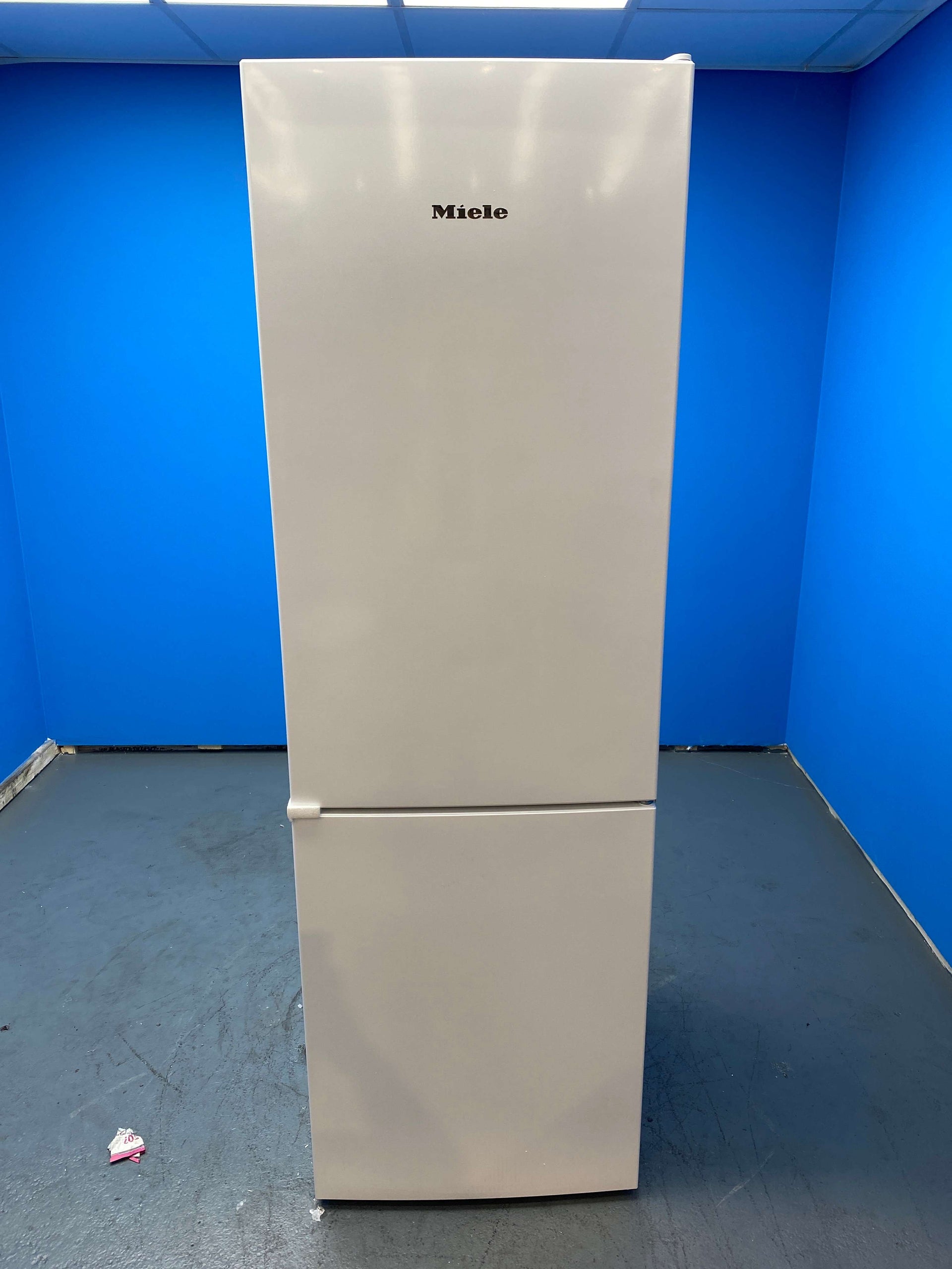 Miele KD4172E 308L 60/40 Freestanding Fridge Freezer