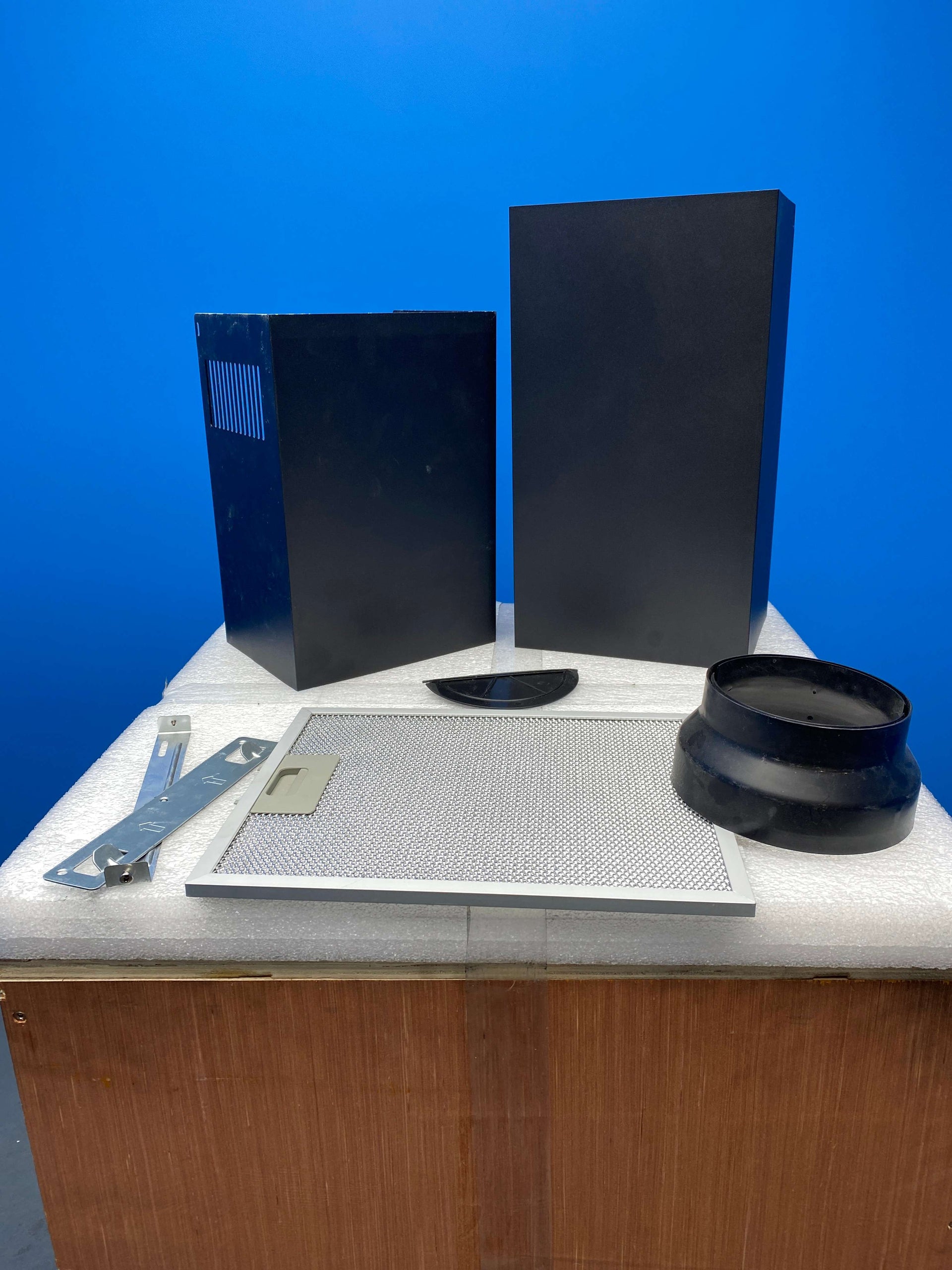 Neue NVMA60NN 60cm Angled Glass Cooker Hood
