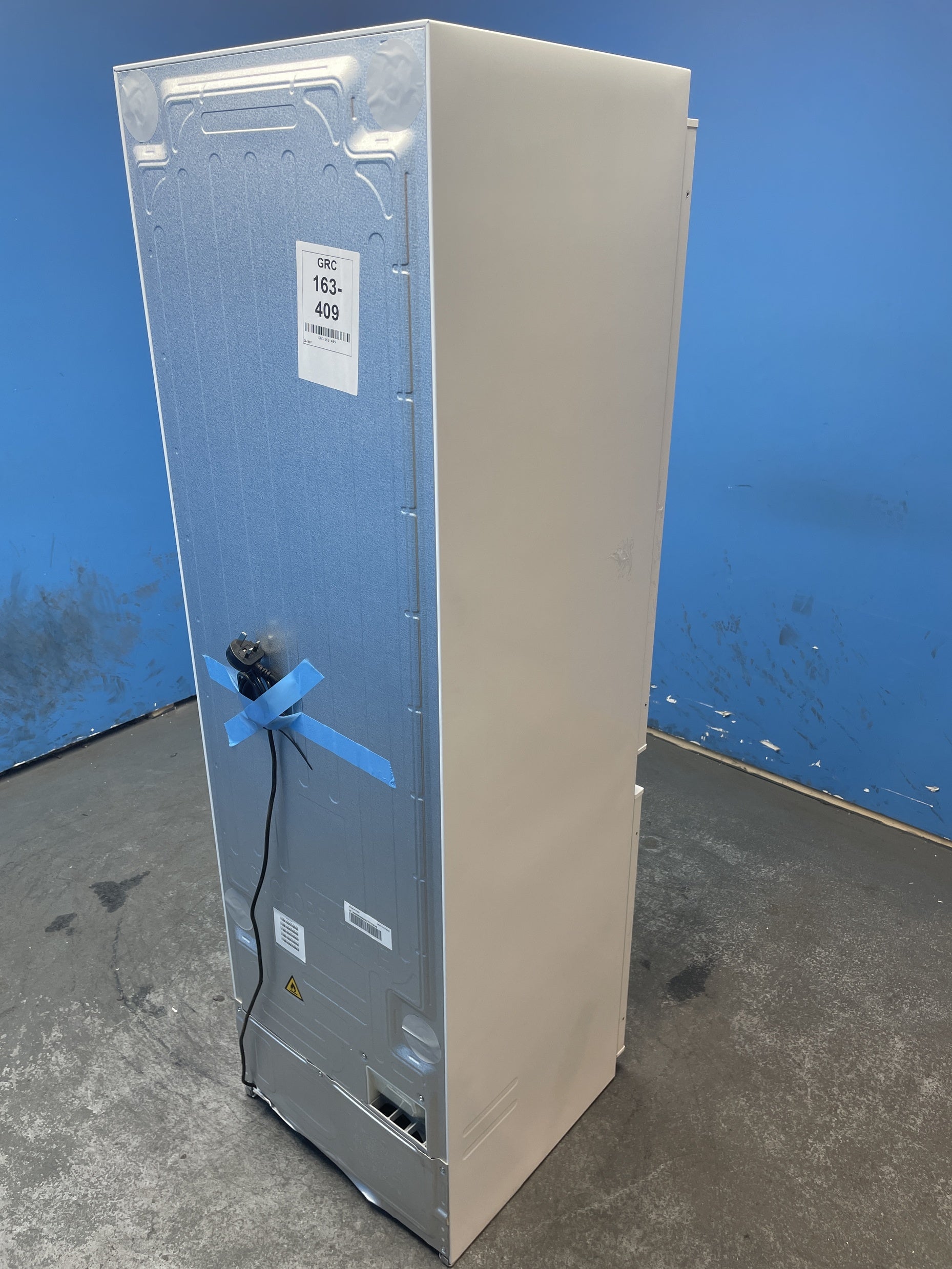 #GRC-163-409 - Hoover 54cm Integrated 70/30 Fridge Freezer – 251L, White