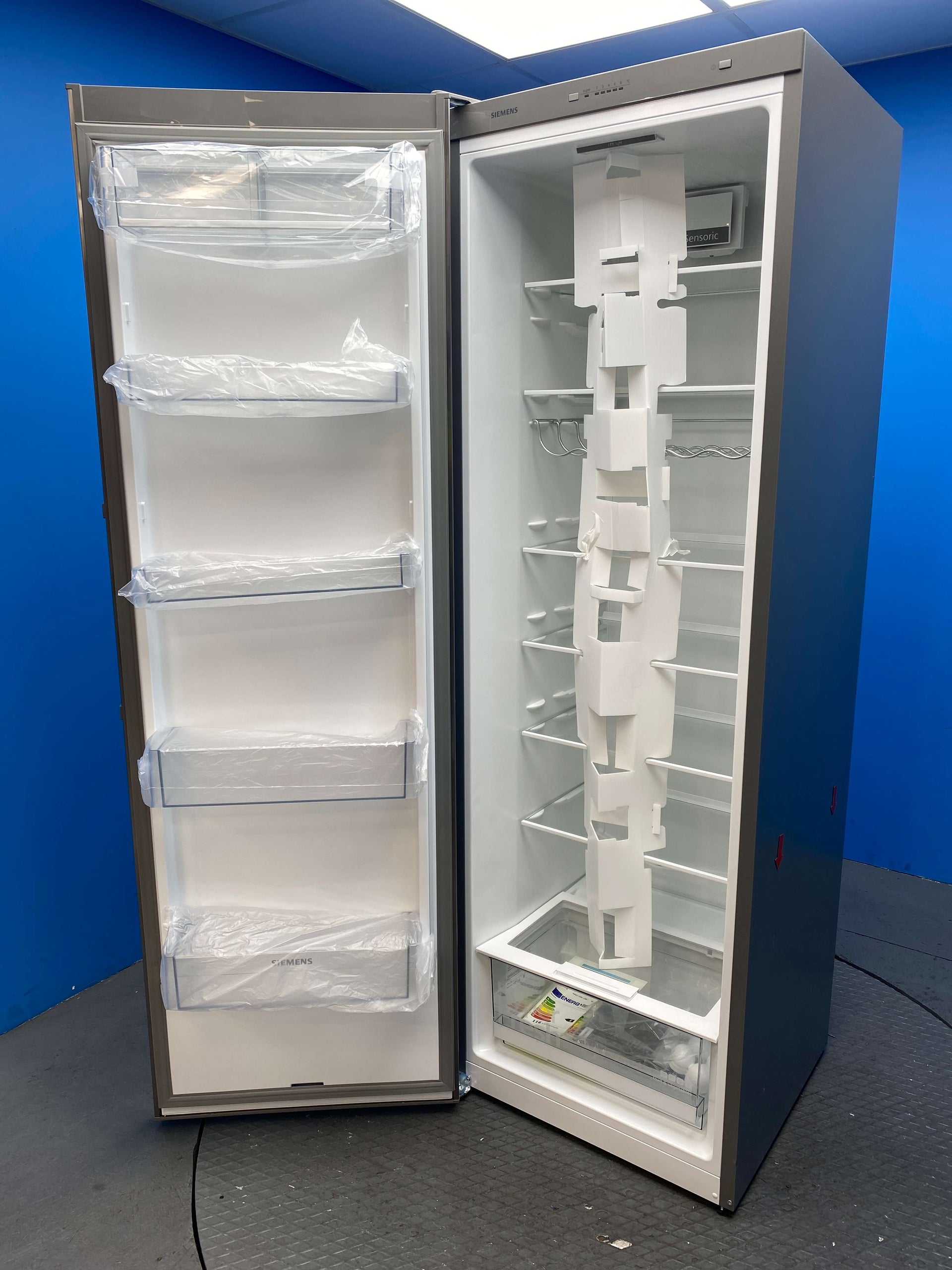 Siemens iQ300 KS36VVIEPG Freestanding 346L Larder Fridge