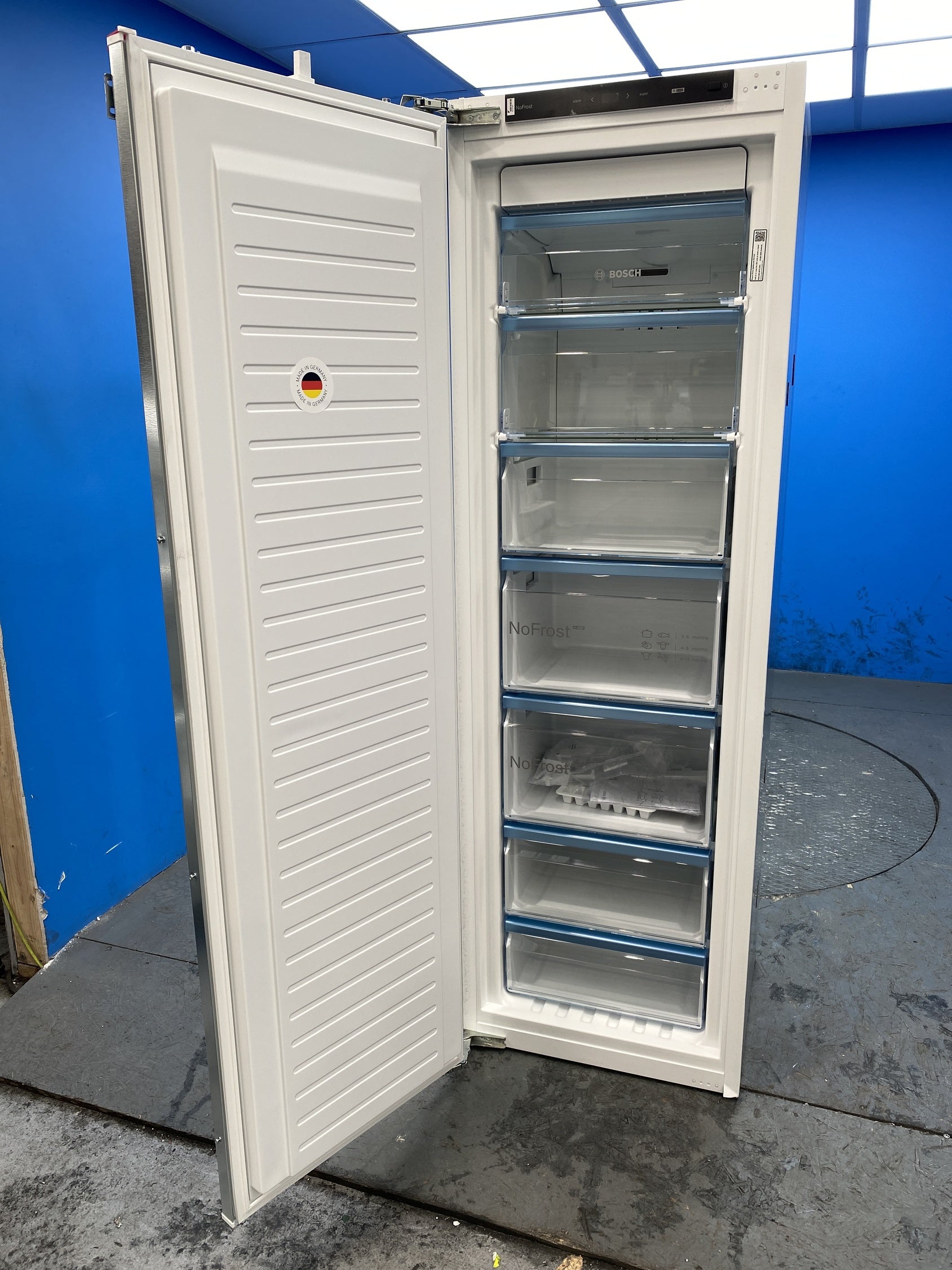 #GRC-153-023 - Bosch GIN81VEE0G Serie 4 Built-in Frost Free Upright Freezer