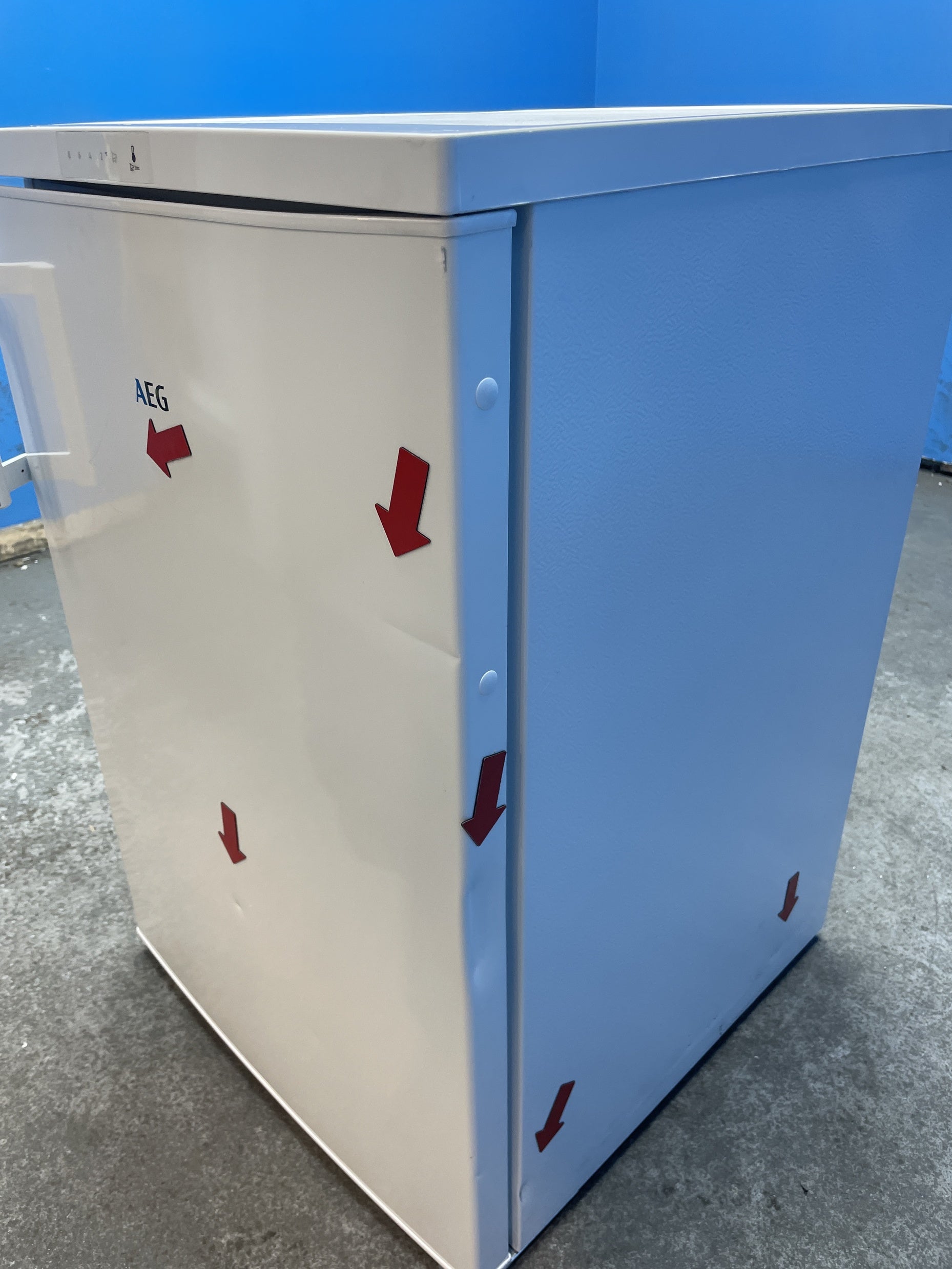 #GRC-158-311 - AEG OT5OR141DW 5000 Series Under Counter Larder Fridge