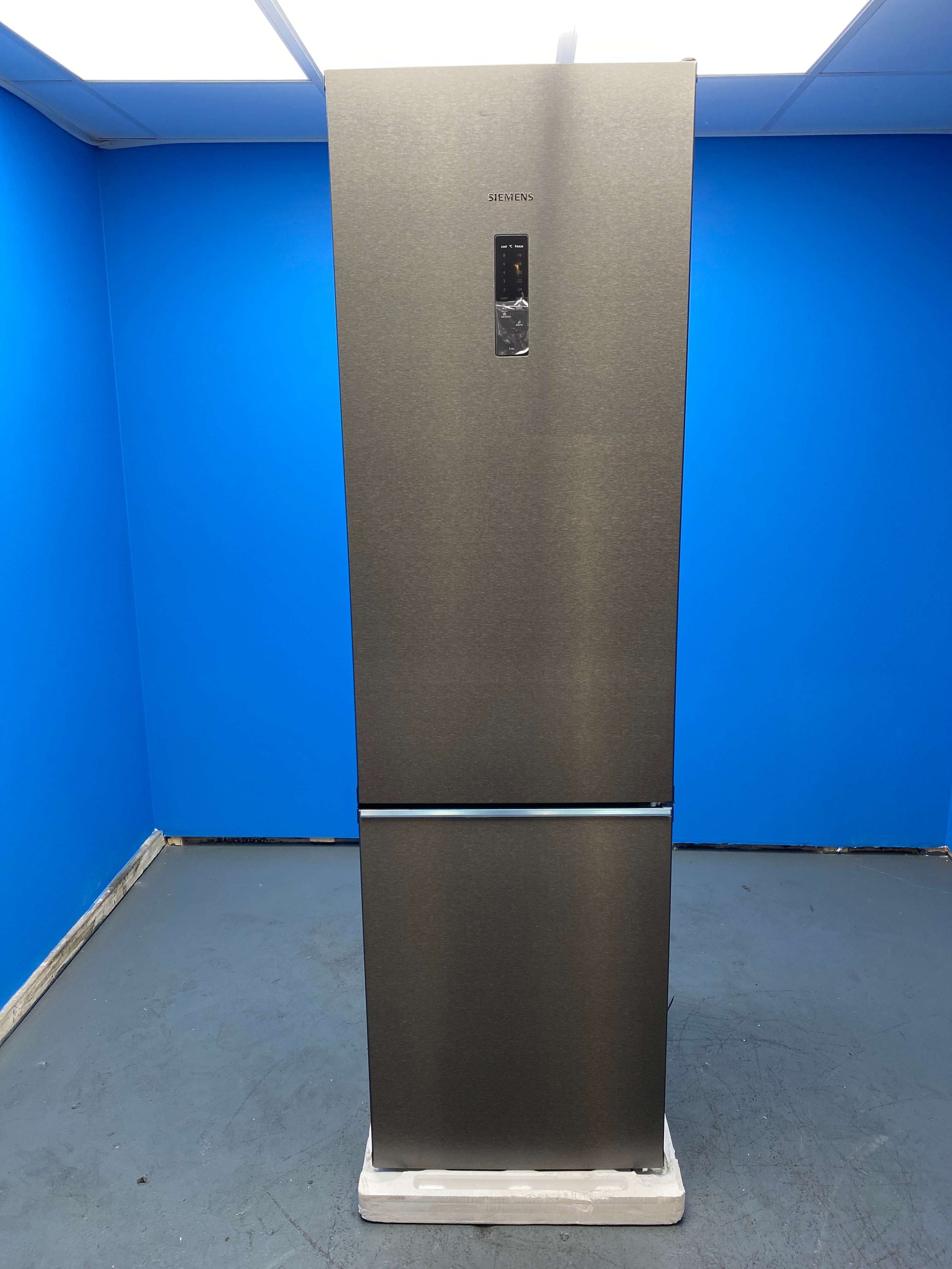 Siemens iQ500 KG39NEXBF 363 Litre noFrost Fridge Freezer