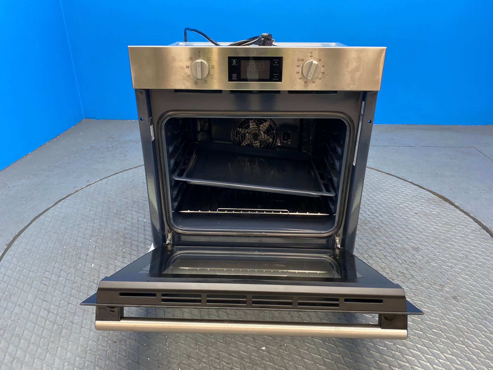 Hotpoint SA2540HIX 66L Built-In Multifunction Oven