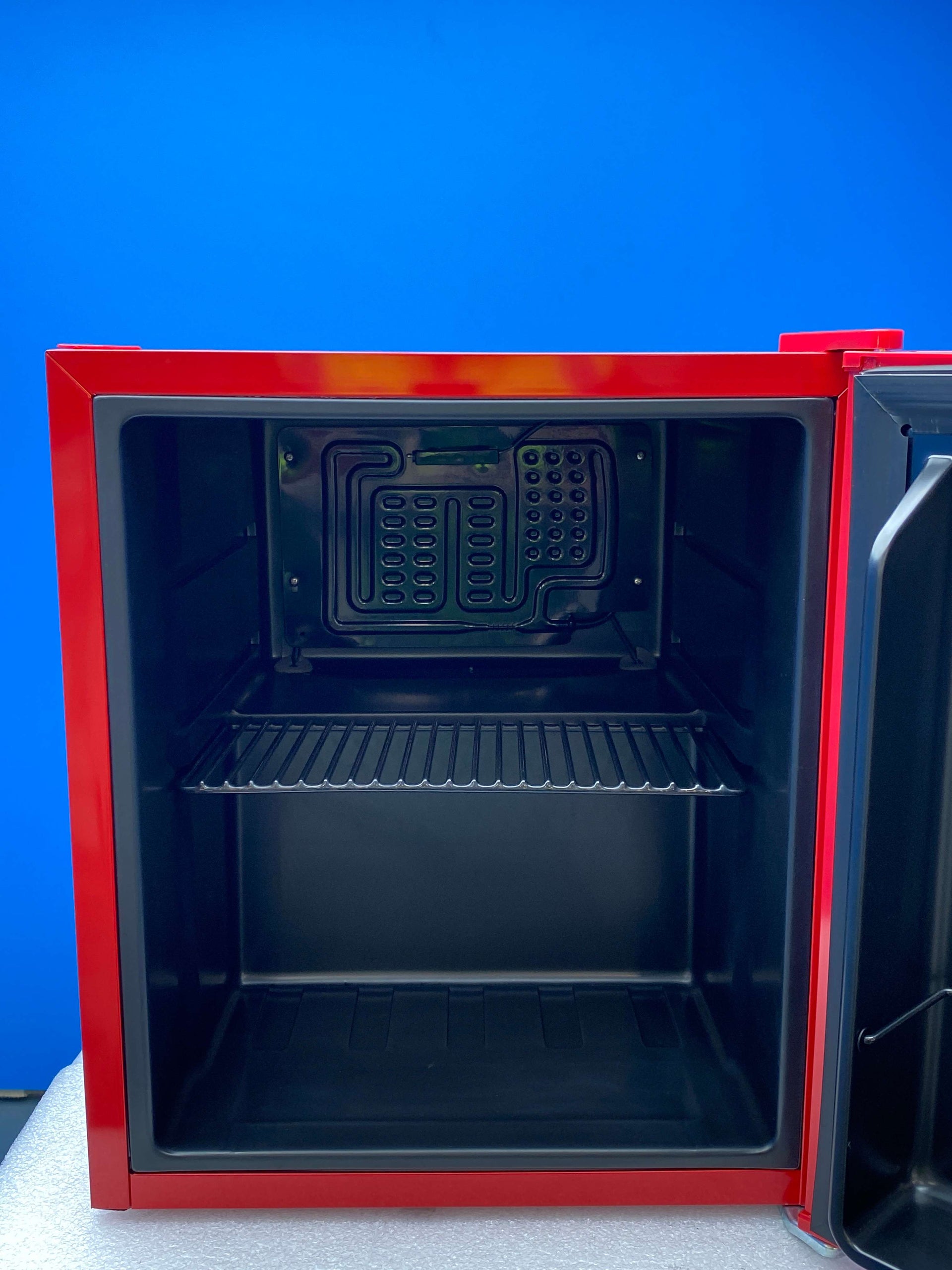Husky HU0196 Licensed Coca-Cola Mini Drinks Fridge
