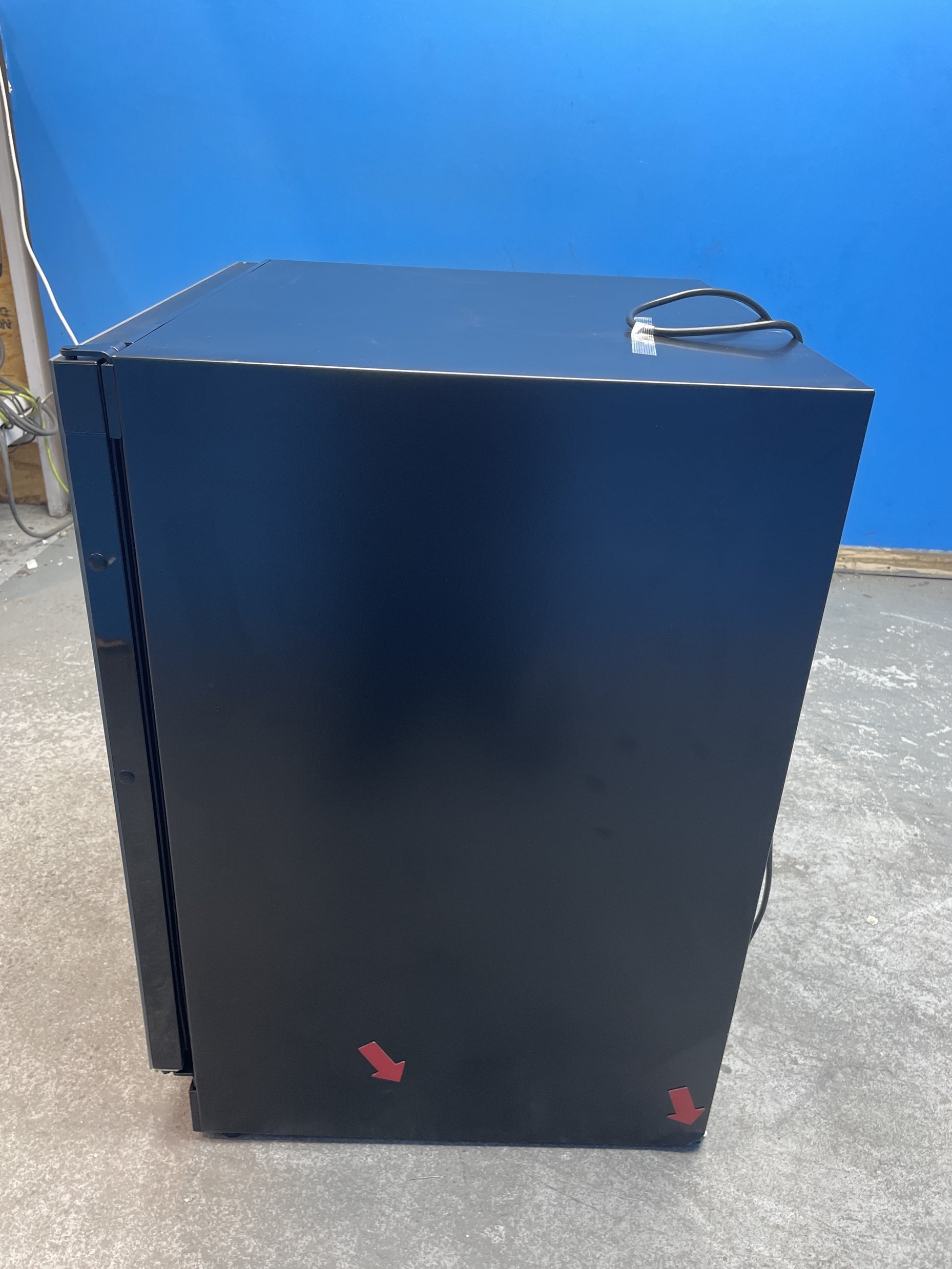 #GRC-157-502 - Hisense RW3N122GSLF 46 Bottle WiFi Wine Cooler