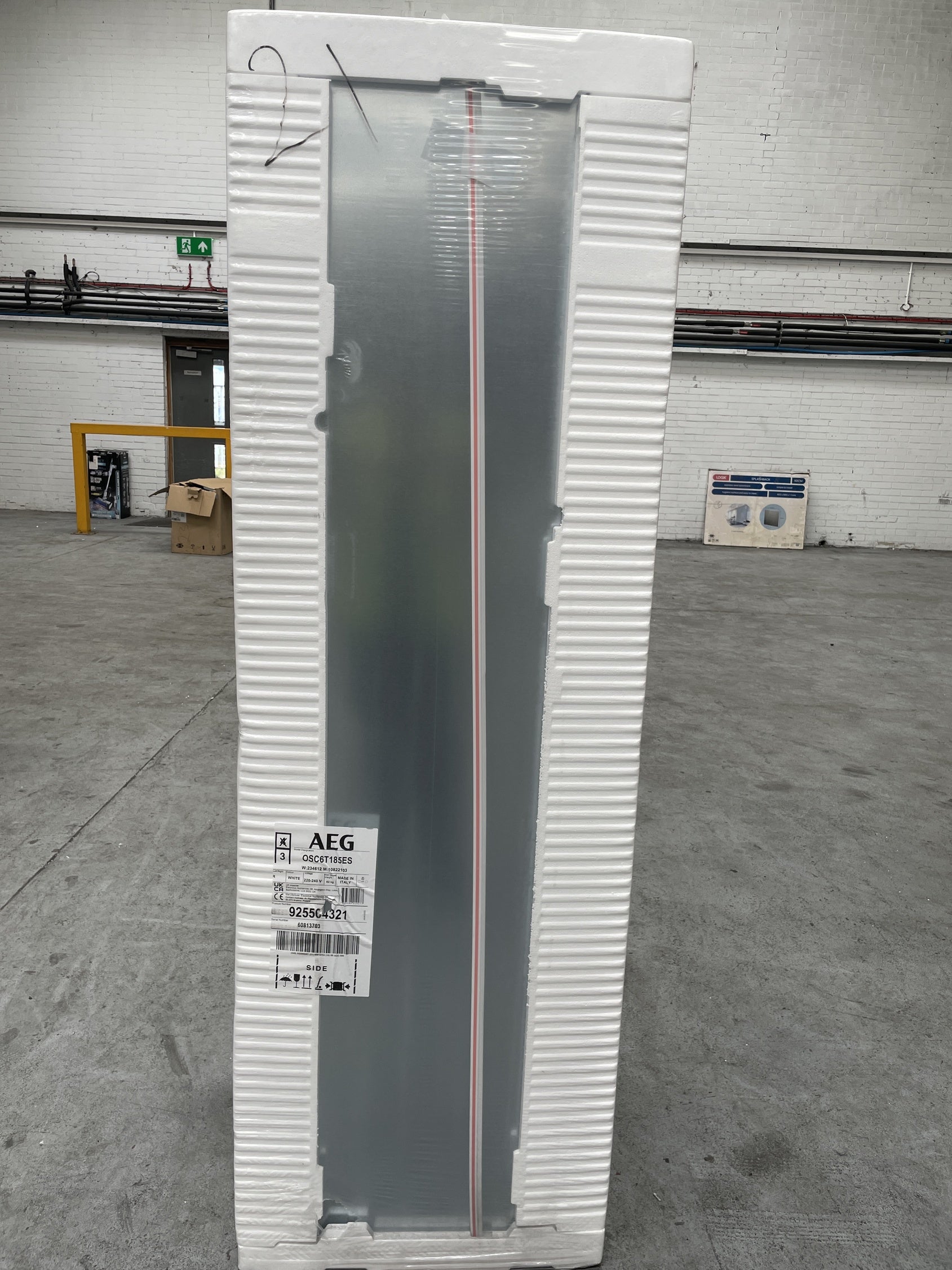 #GRC-158-315 - AEG OSC6T185ES 6000 TwinTech Integrated Frost Free Fridge Freezer