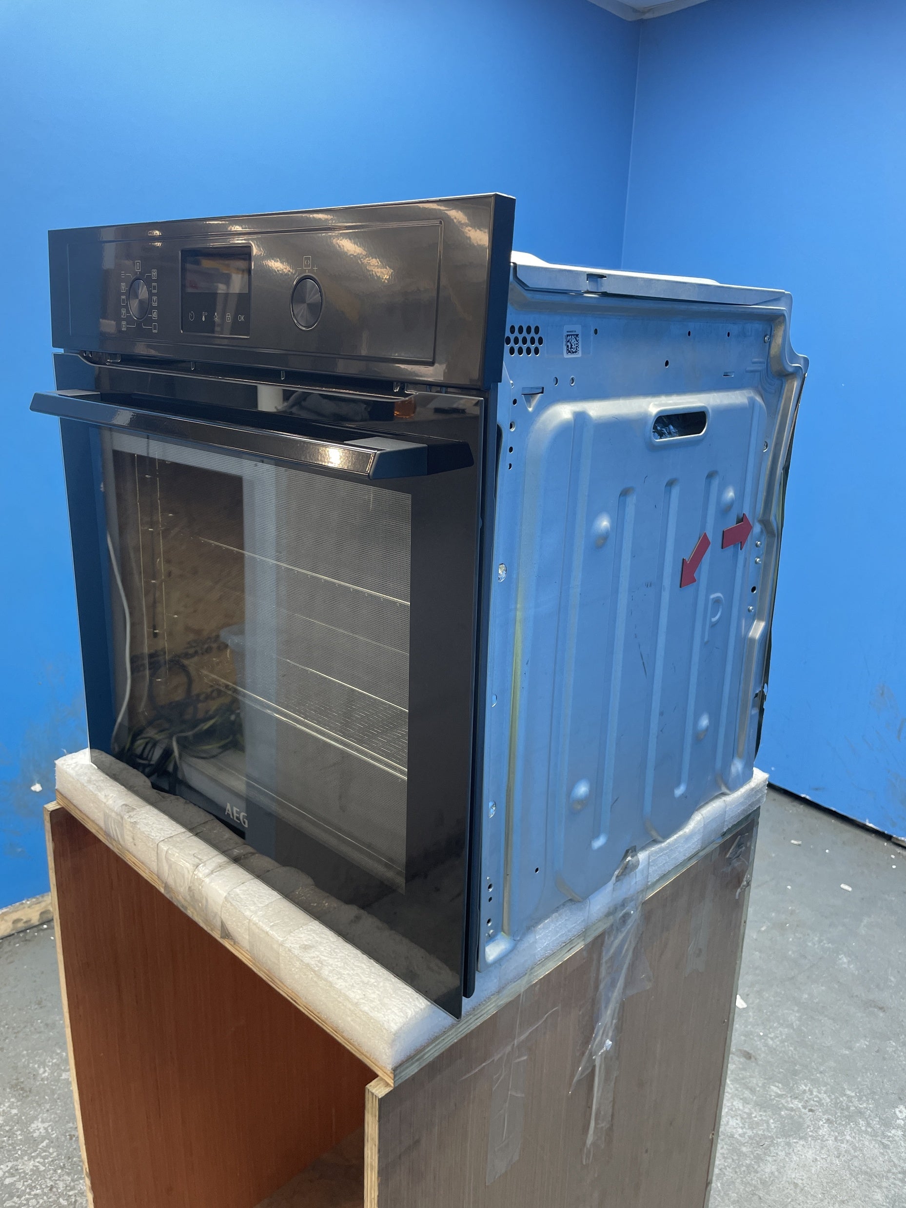 #GRC-158-208 - AEG 6000 BPX535A61B AirFry Pyrolytic Built-In Single Oven